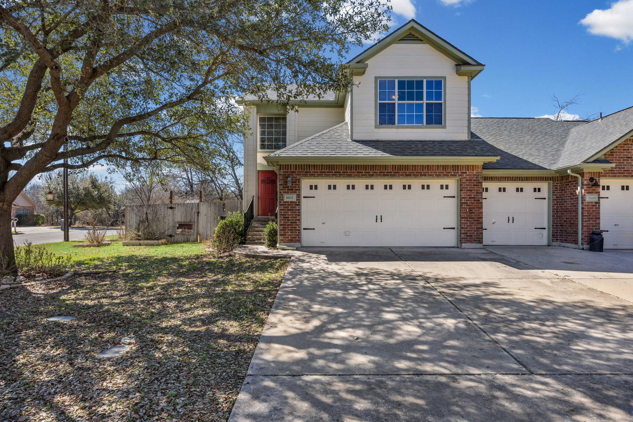 1602 Westwood Ln — photo