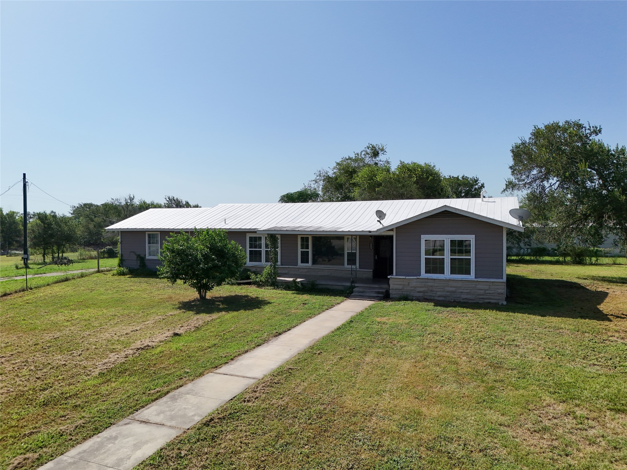 2813 Highway 21 W — photo