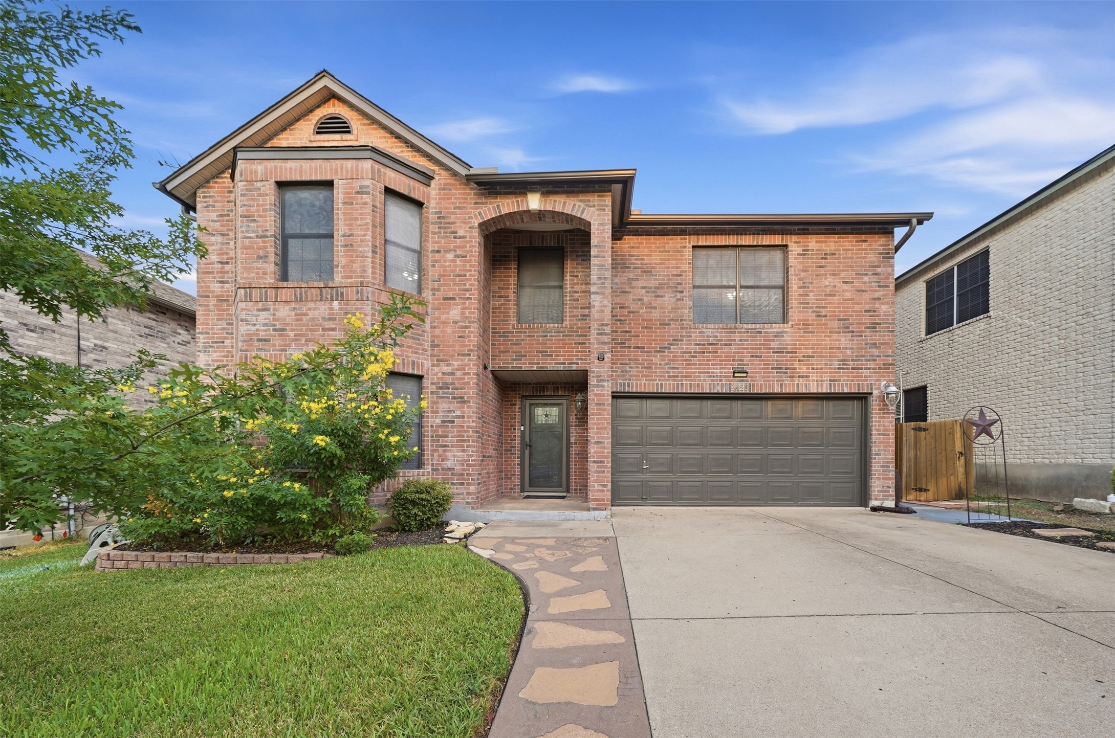 2423 Lavendale Ct — photo