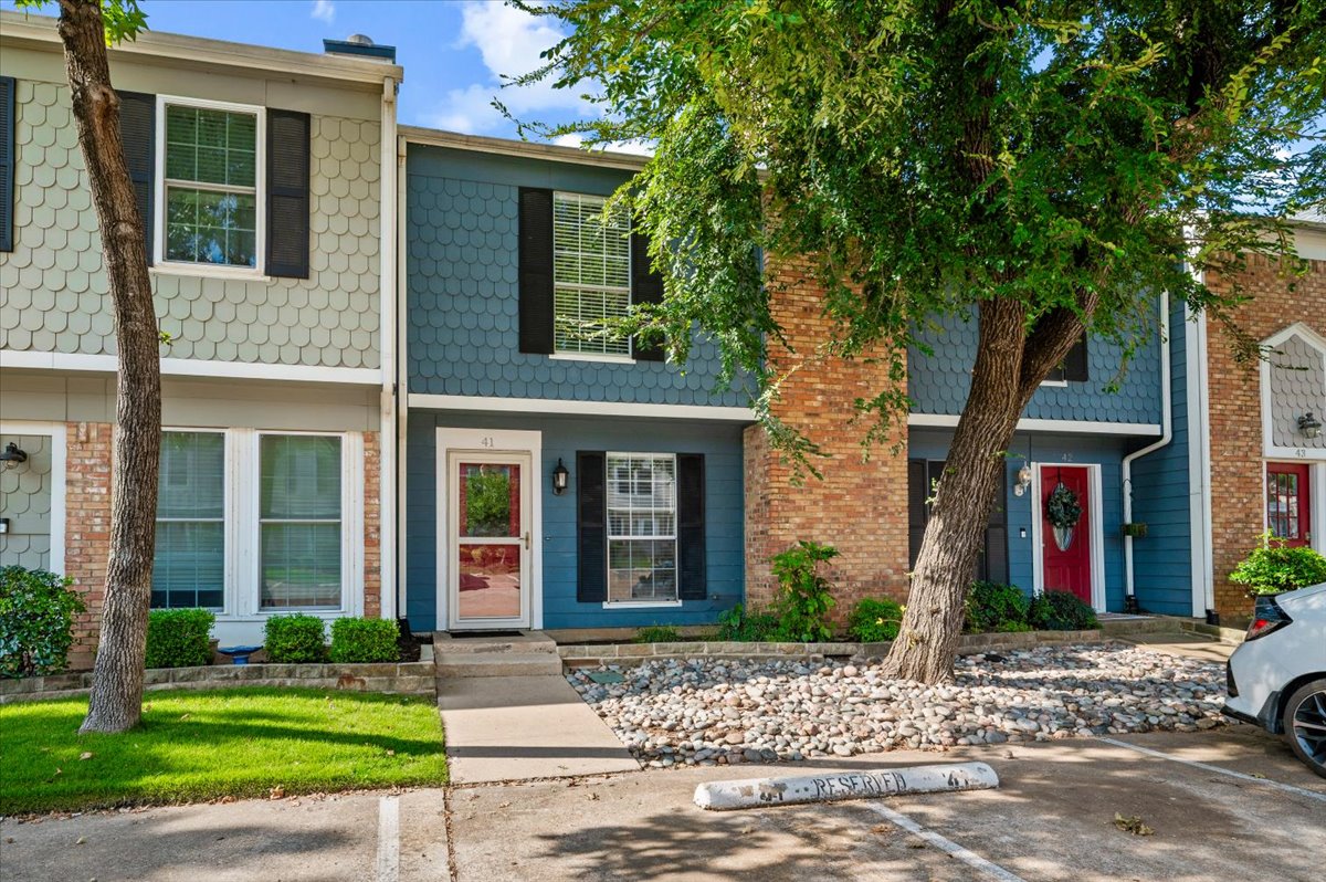 41 Abbey Road, Euless, TX 76039 — photo 2