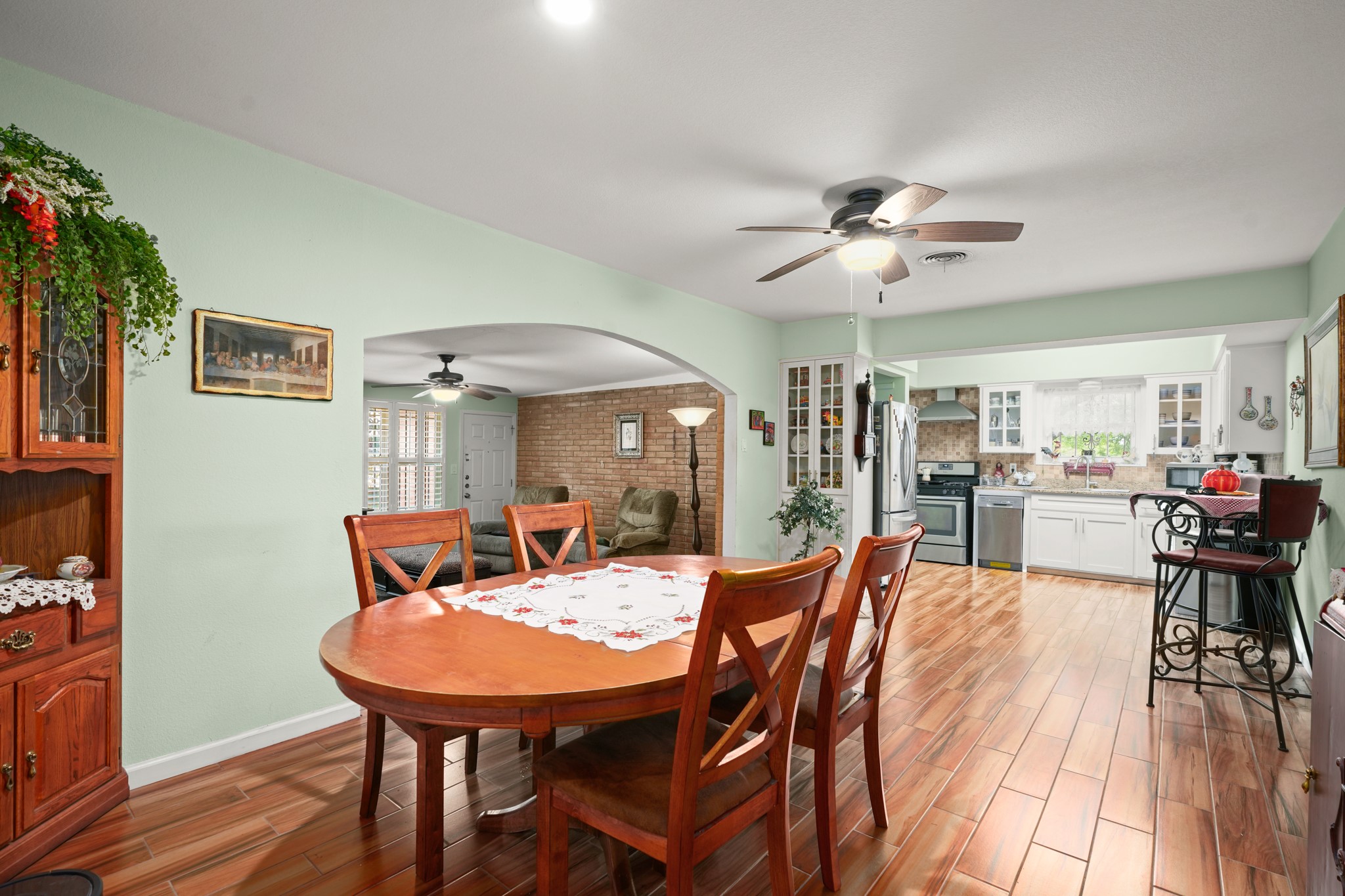 11908 North Oaks Dr — photo