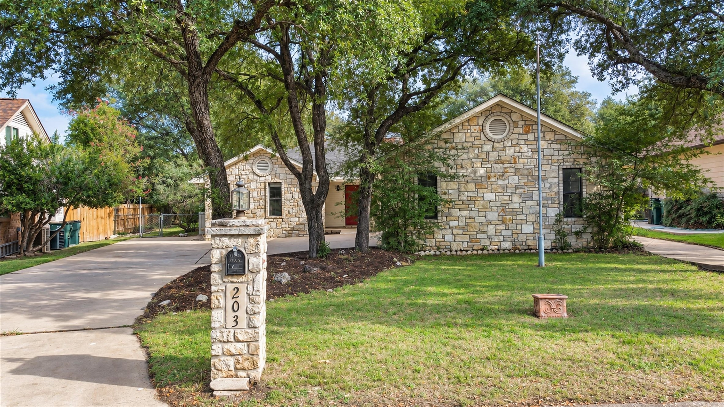 203 Fox Crossing — photo