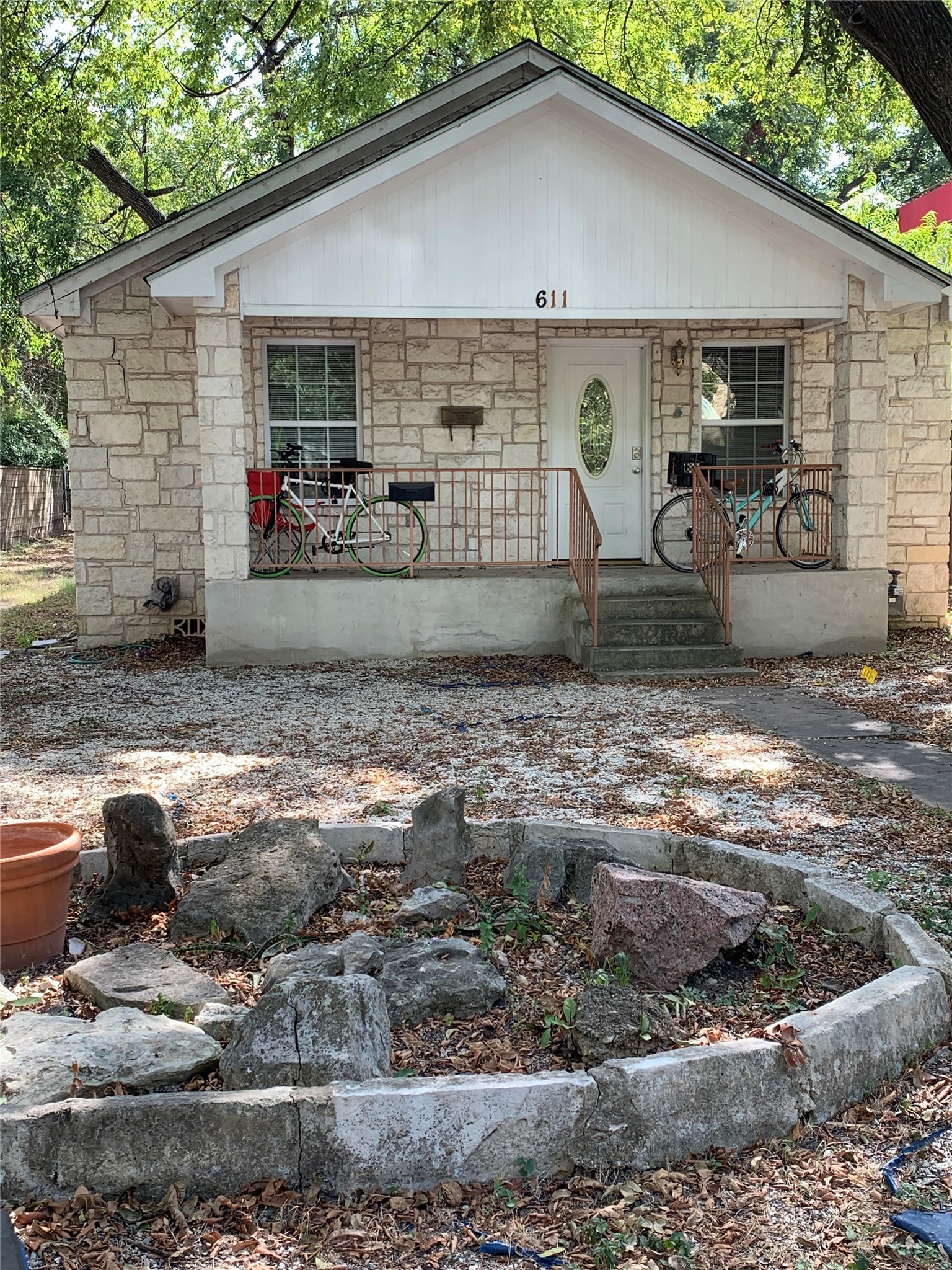 611 W Live Oak St — photo