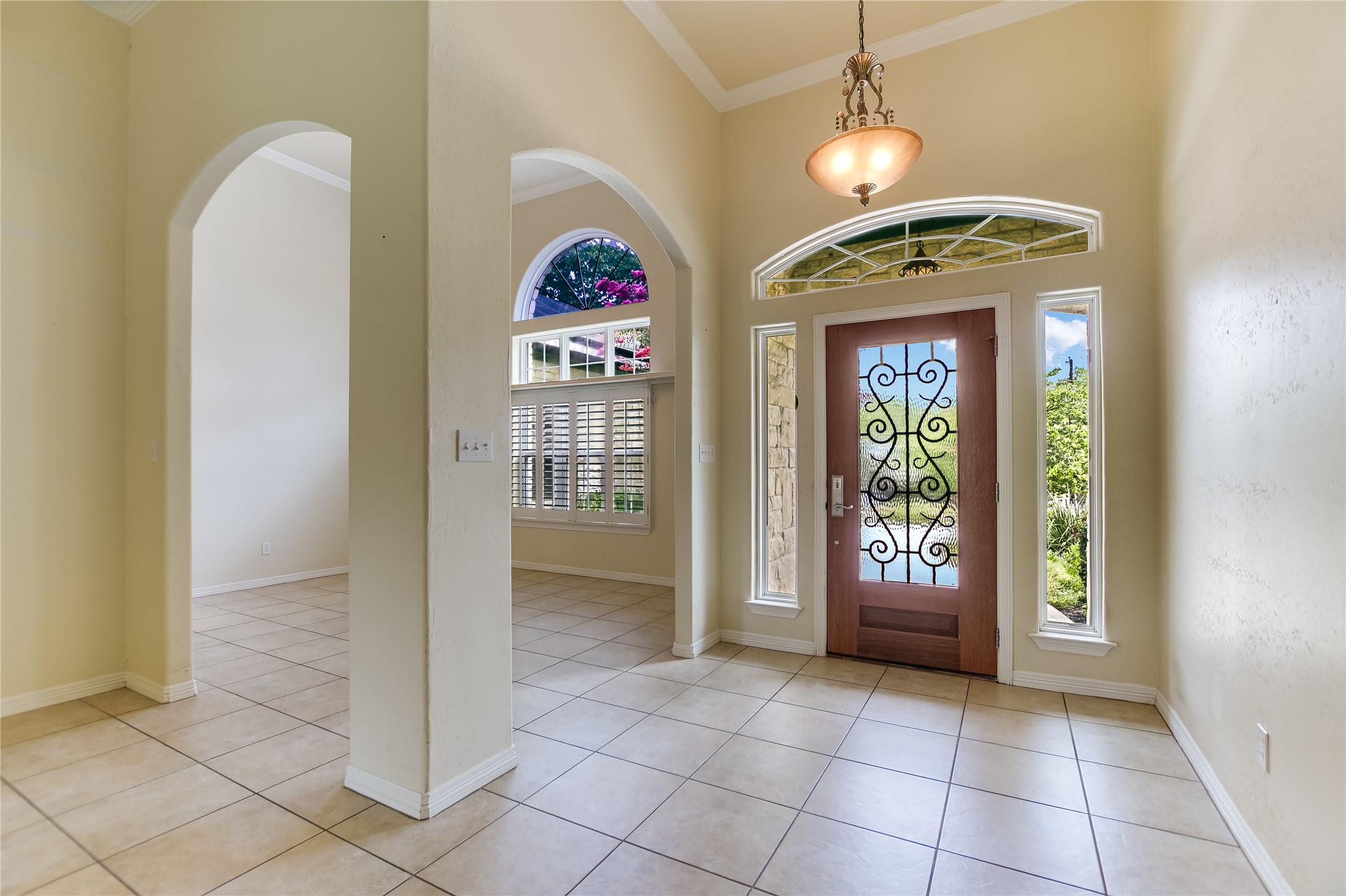 1002 Madison Cir — photo