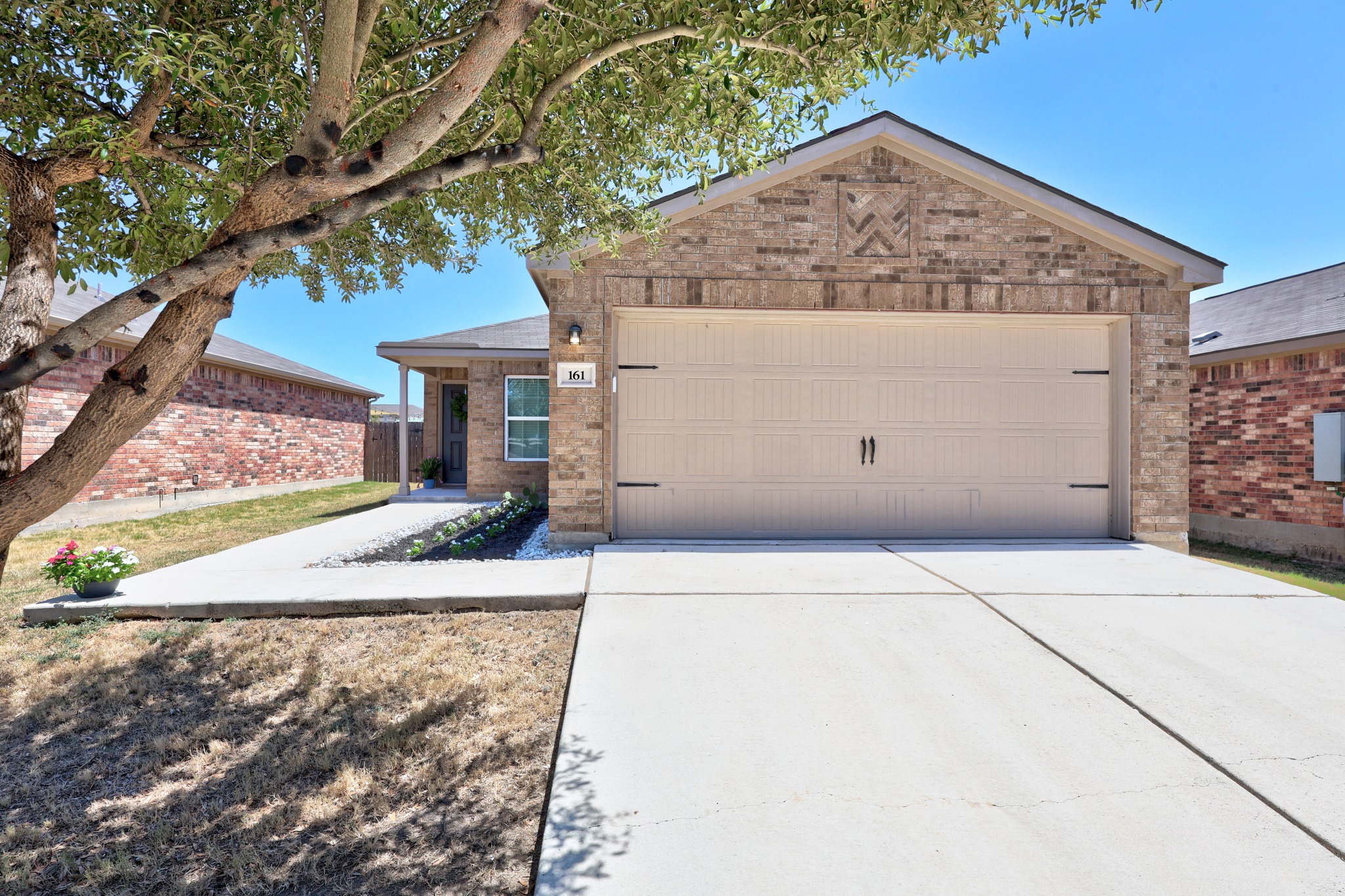 161 Proclamation Ave — photo