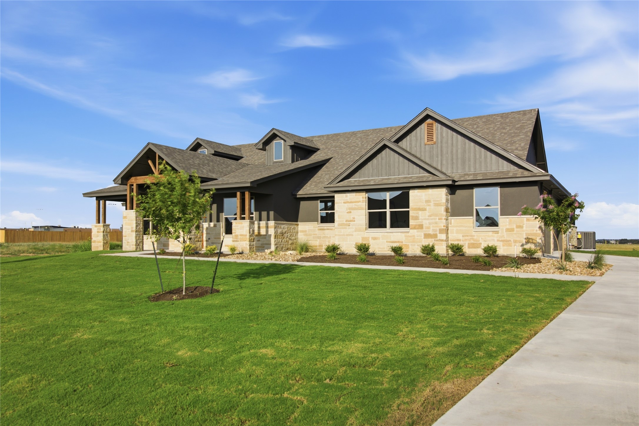 11109 Golden Eagle Ave — photo