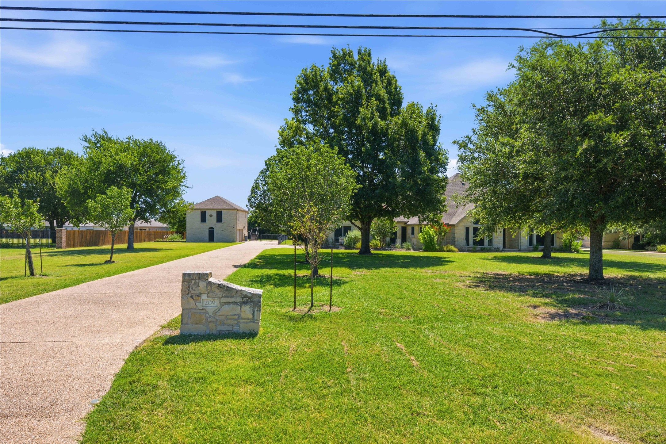 209 Park Place Dr — photo