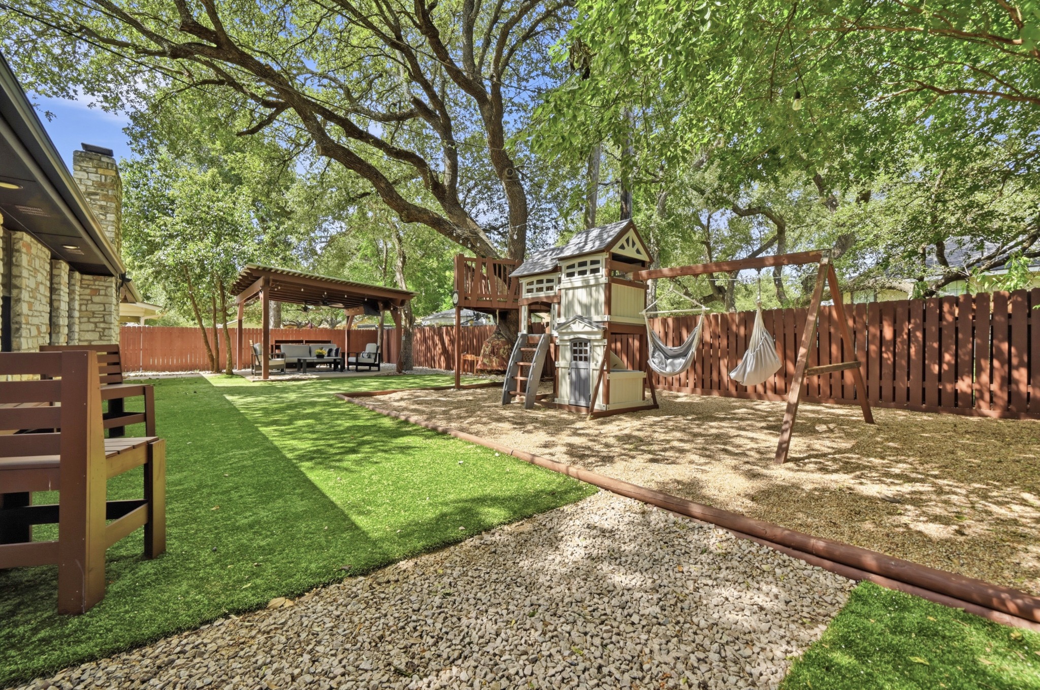303 Pin Oak Dr — photo