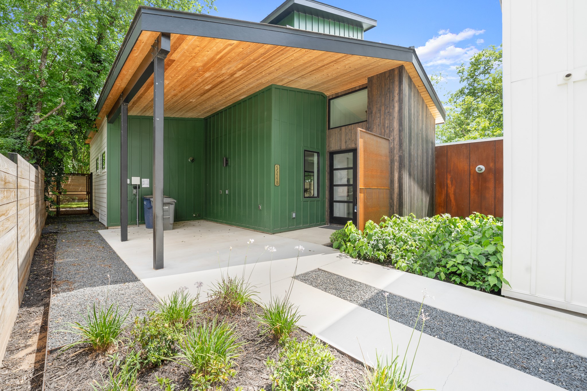 5511 Joe Sayers Ave B — photo