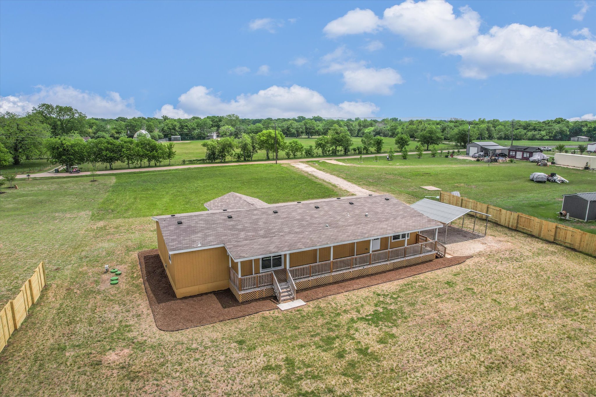 202 Lazy River Ln — photo