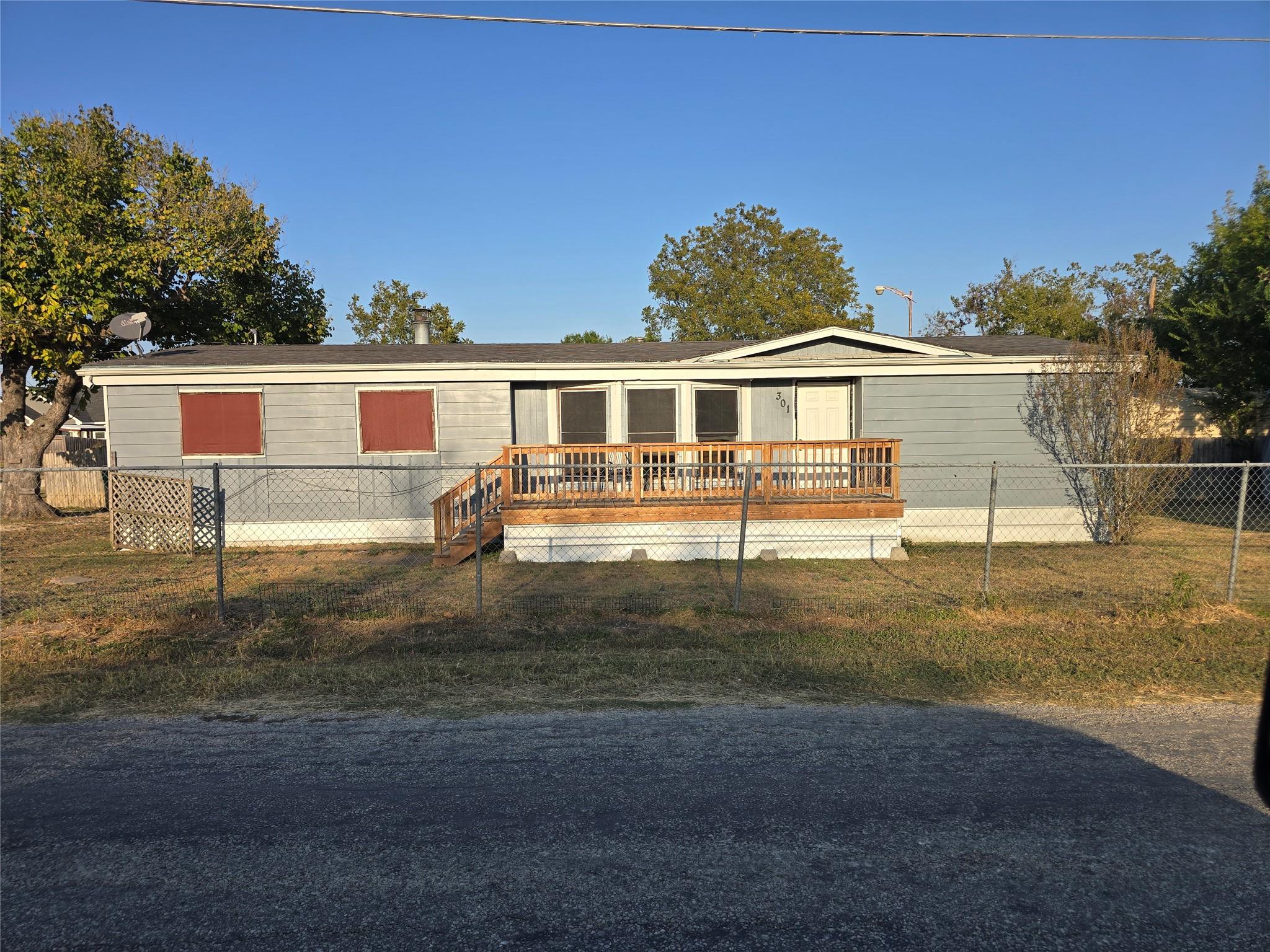 301 S Johnson Ave — photo