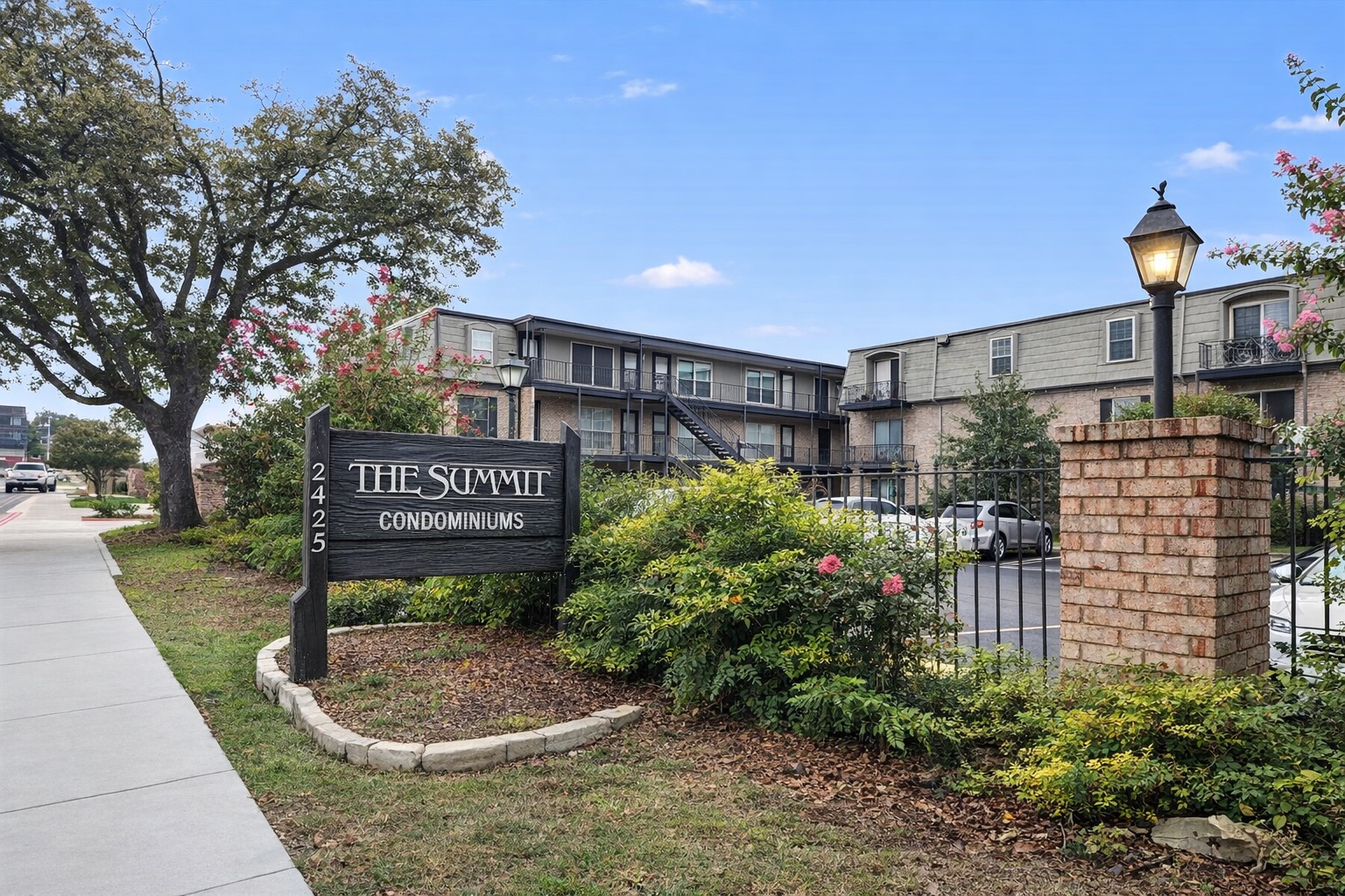 2425 Ashdale Dr 81 — photo