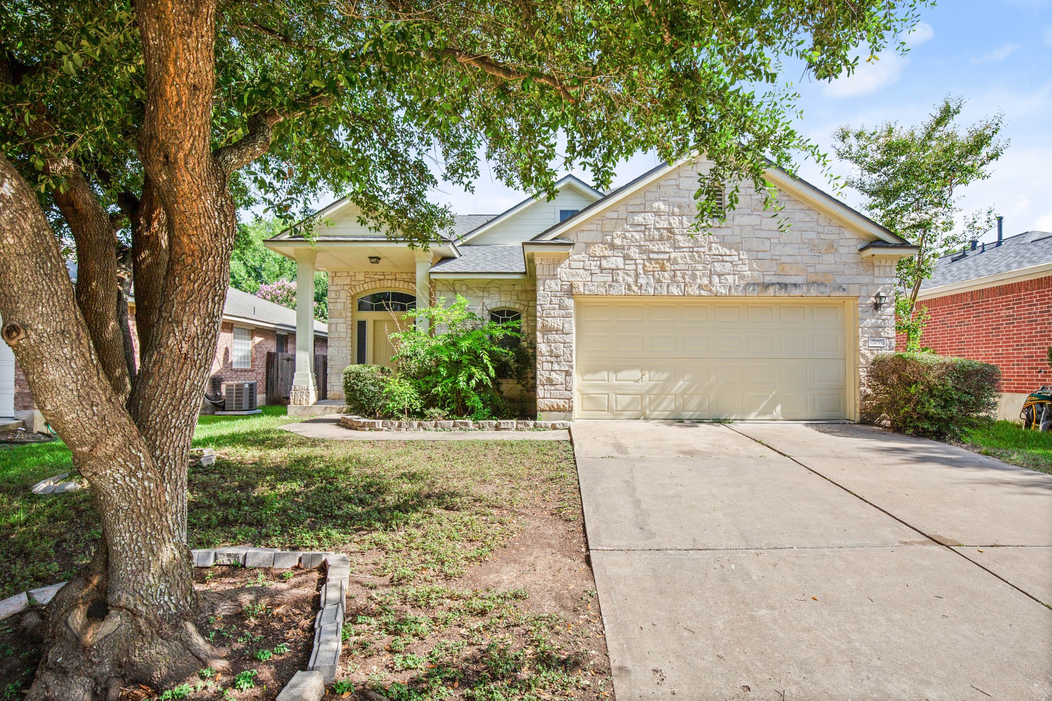 706 Johnny Bench Ct — photo