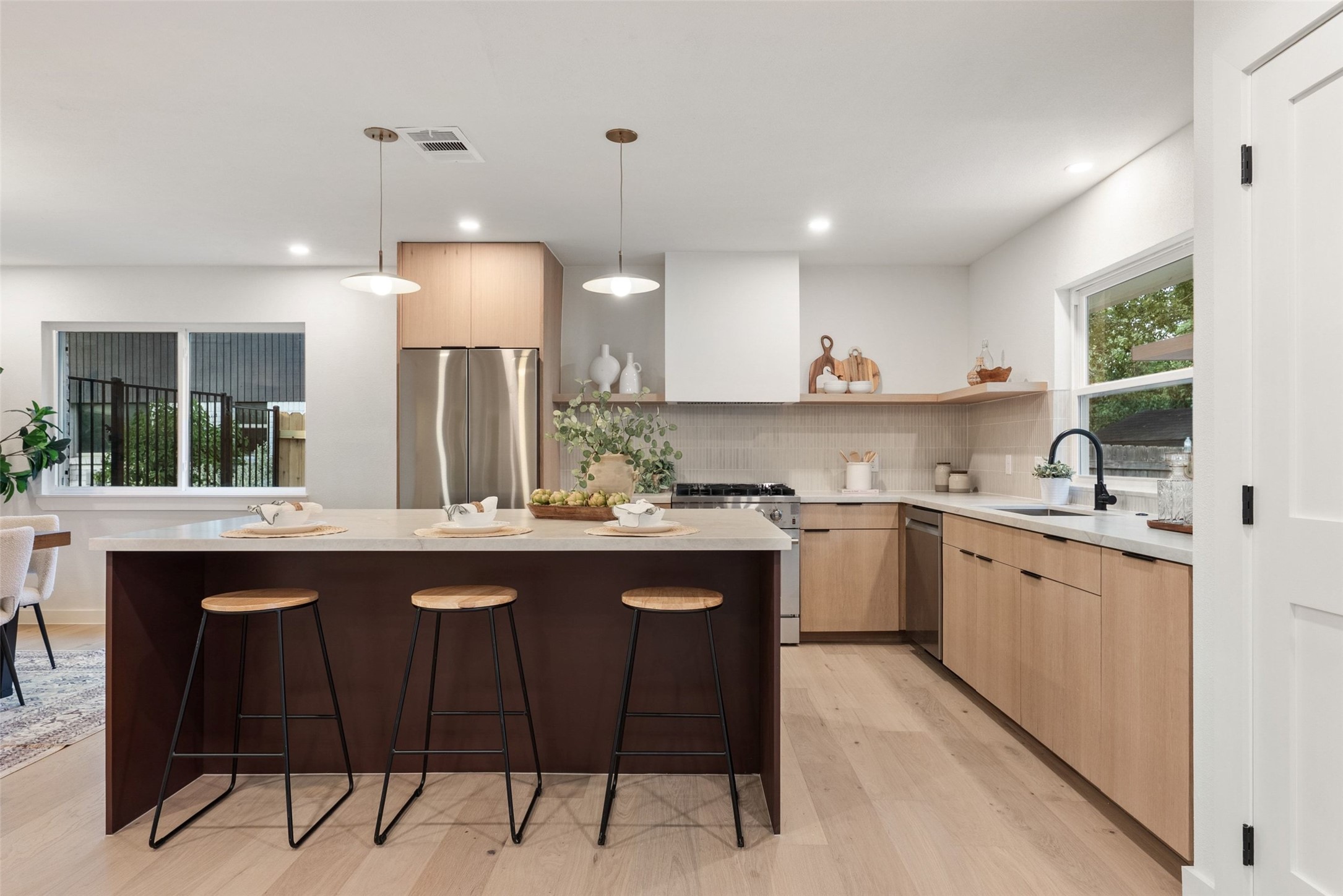 7405 Whispering Winds Dr — photo
