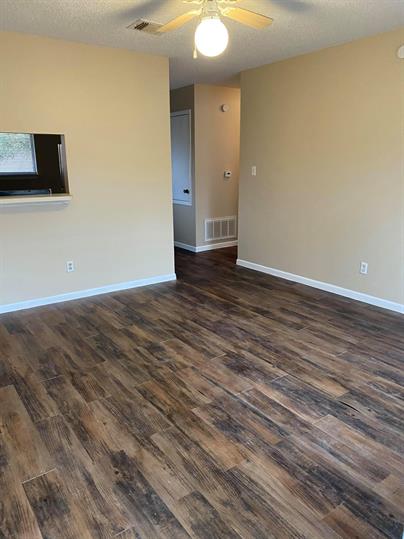 139 Elm Dr 208 — photo