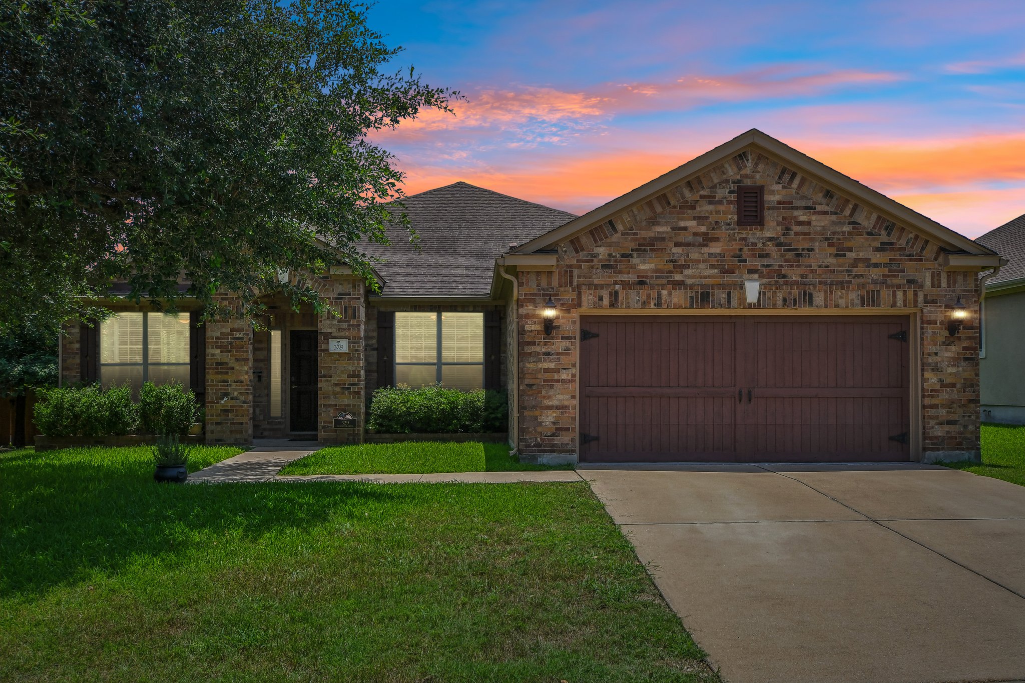 329 Island Oak Dr — photo