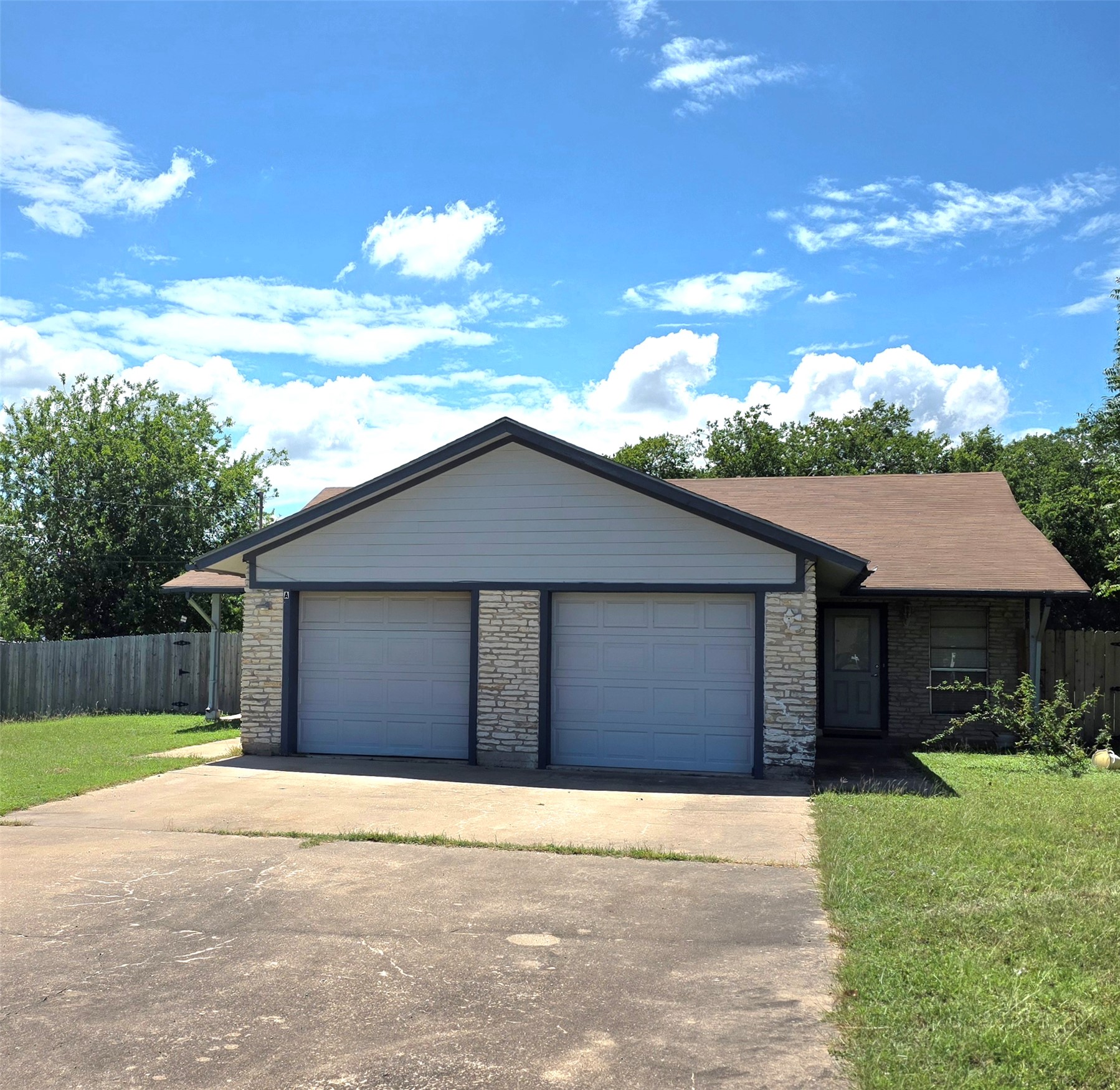 15208 Spring Hill Ln B — photo