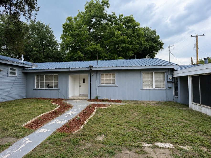 103 W Beaumont — photo