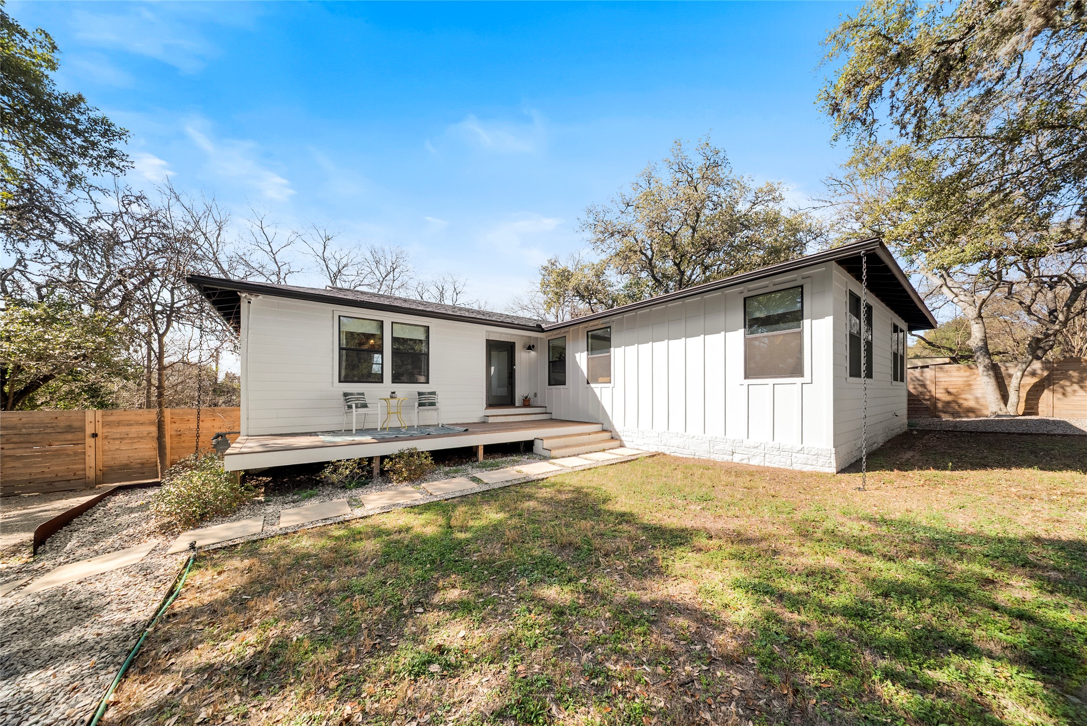 7702 Wynne Ln — photo