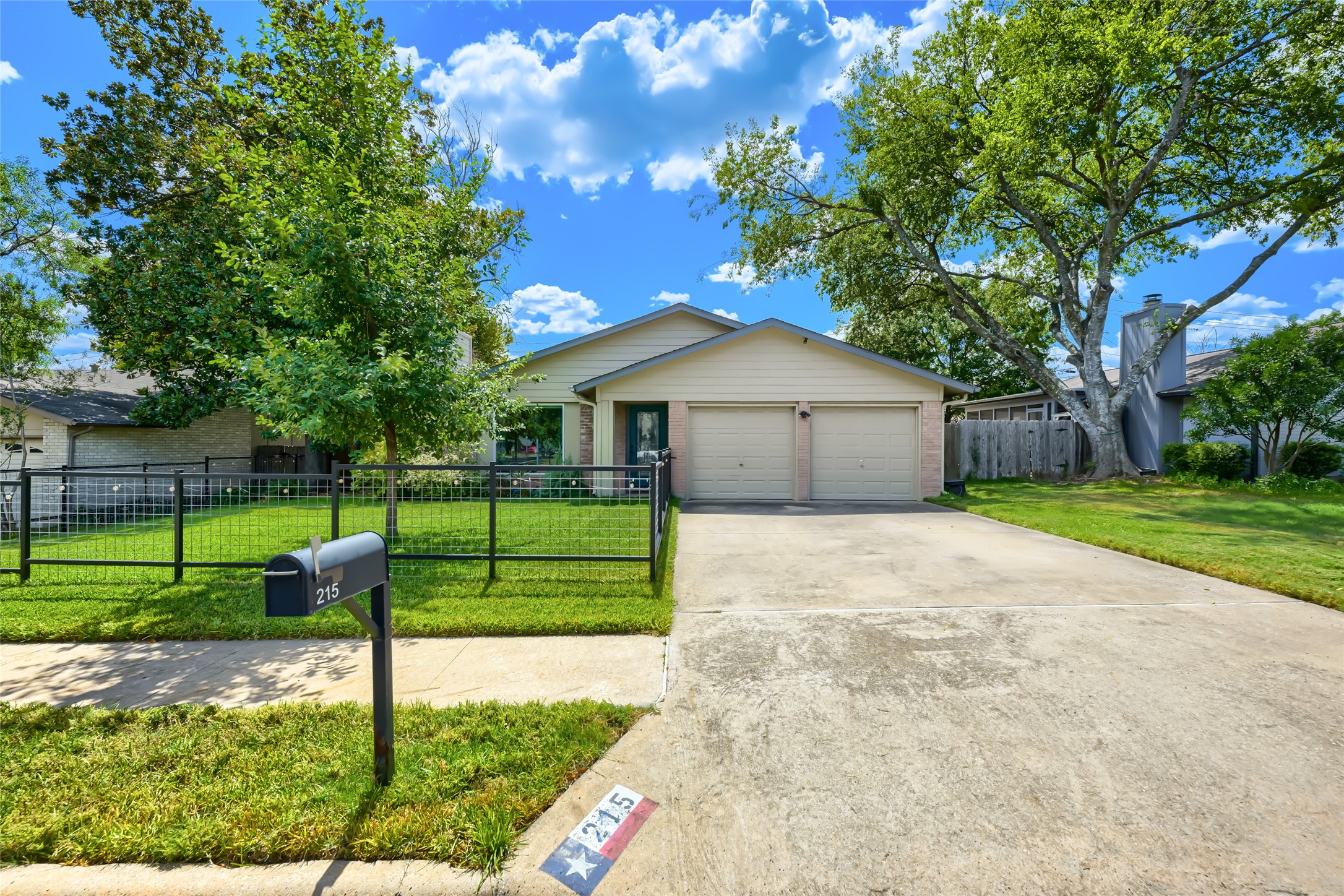 215 Cloudview Dr — photo