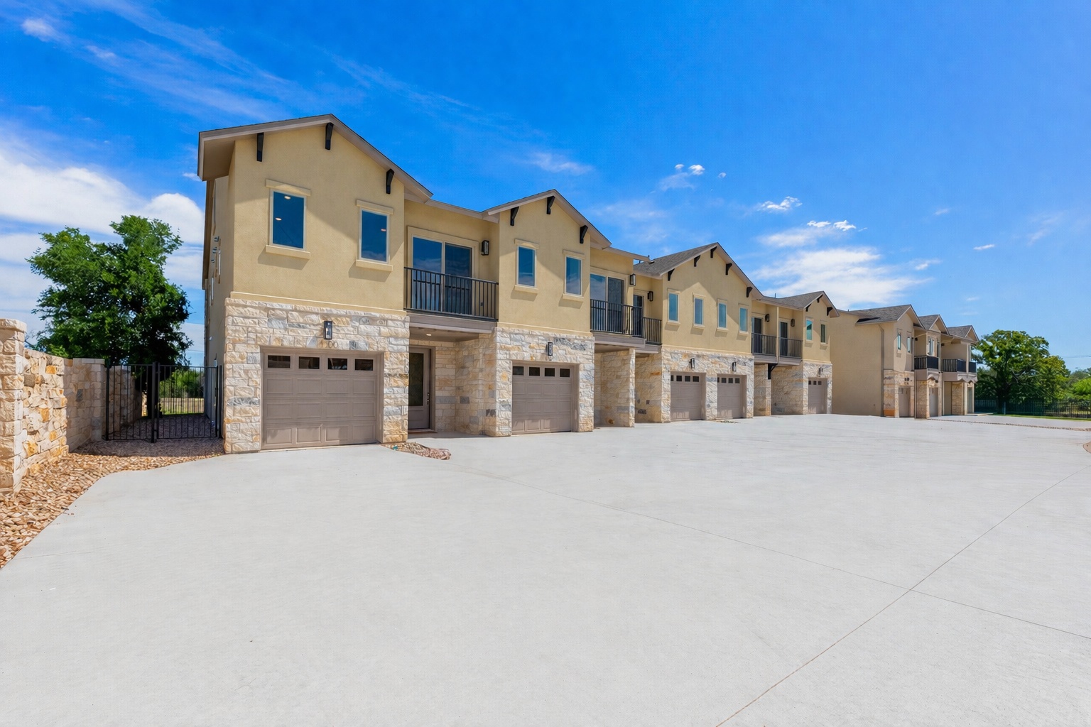 104 Tesla Cir — photo