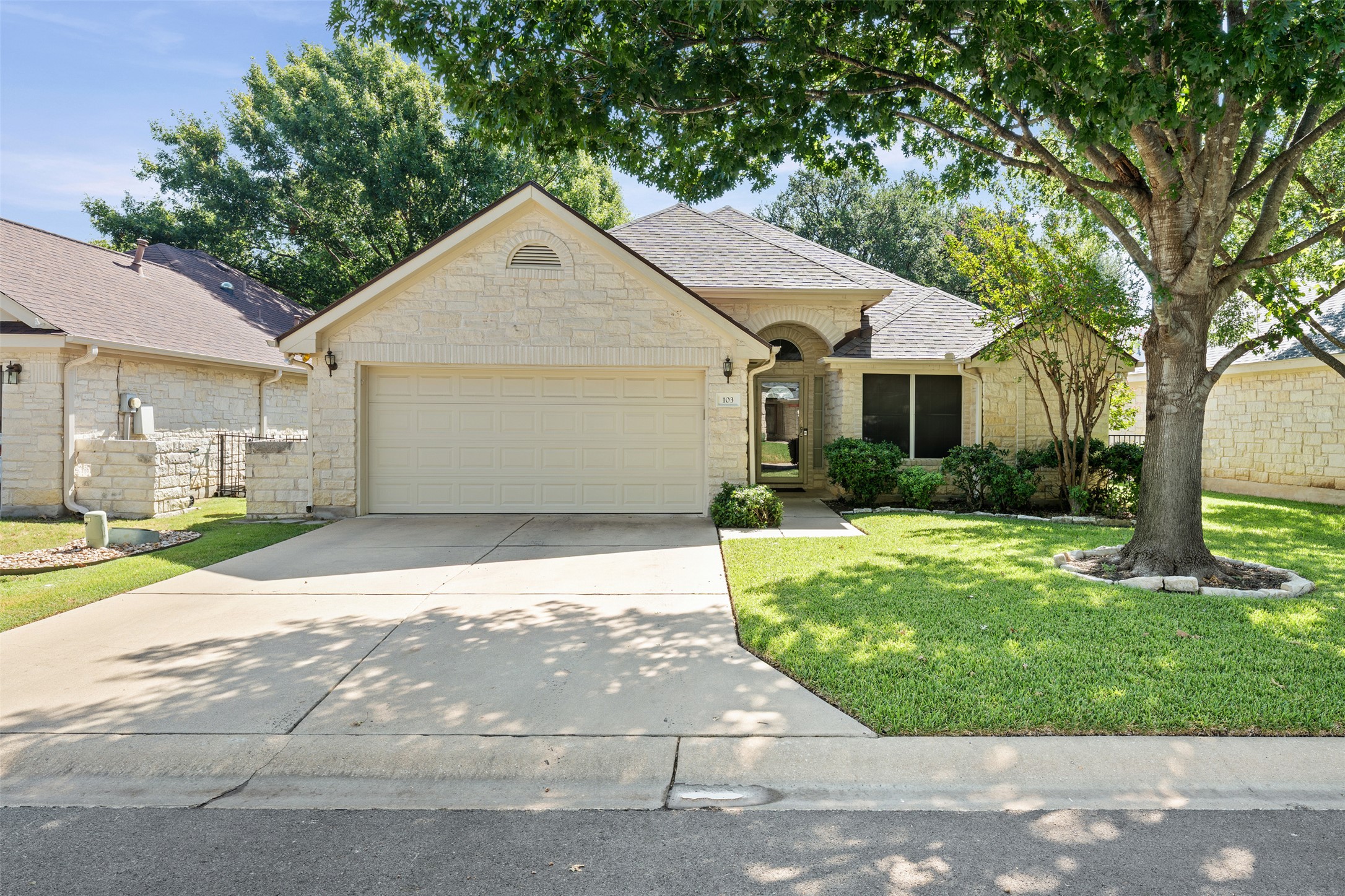 103 Village Dr — photo
