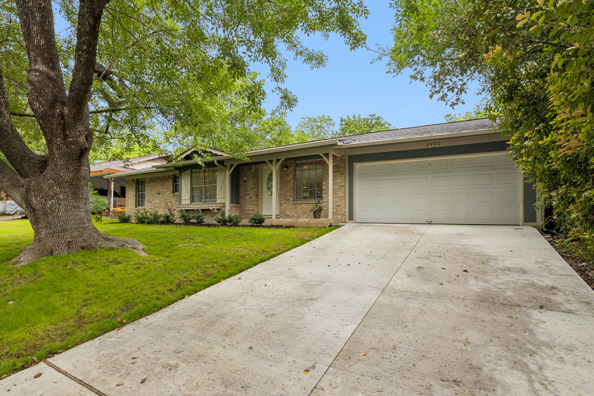 6902 Notre Dame Dr — photo