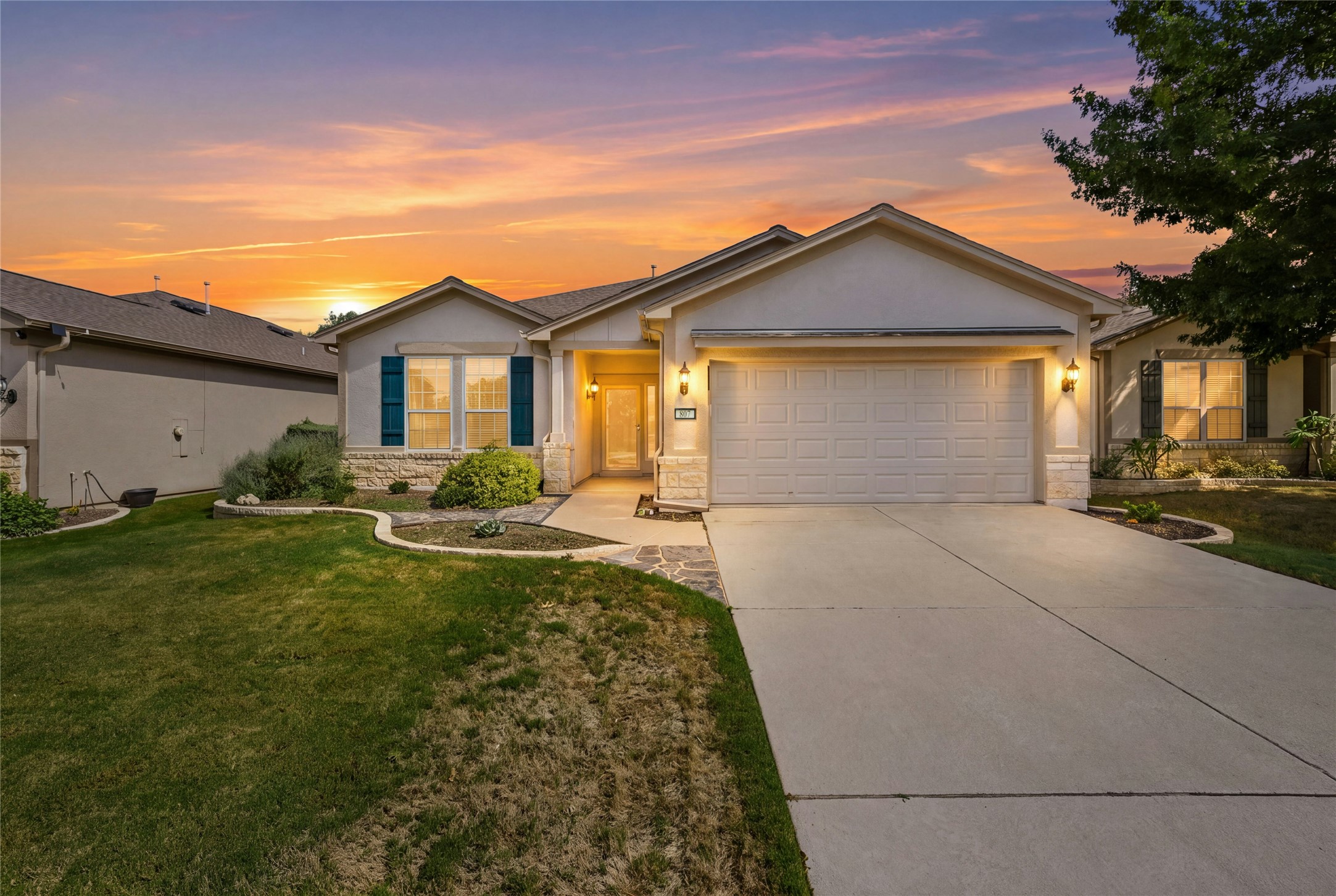 807 Independence Creek Ln — photo