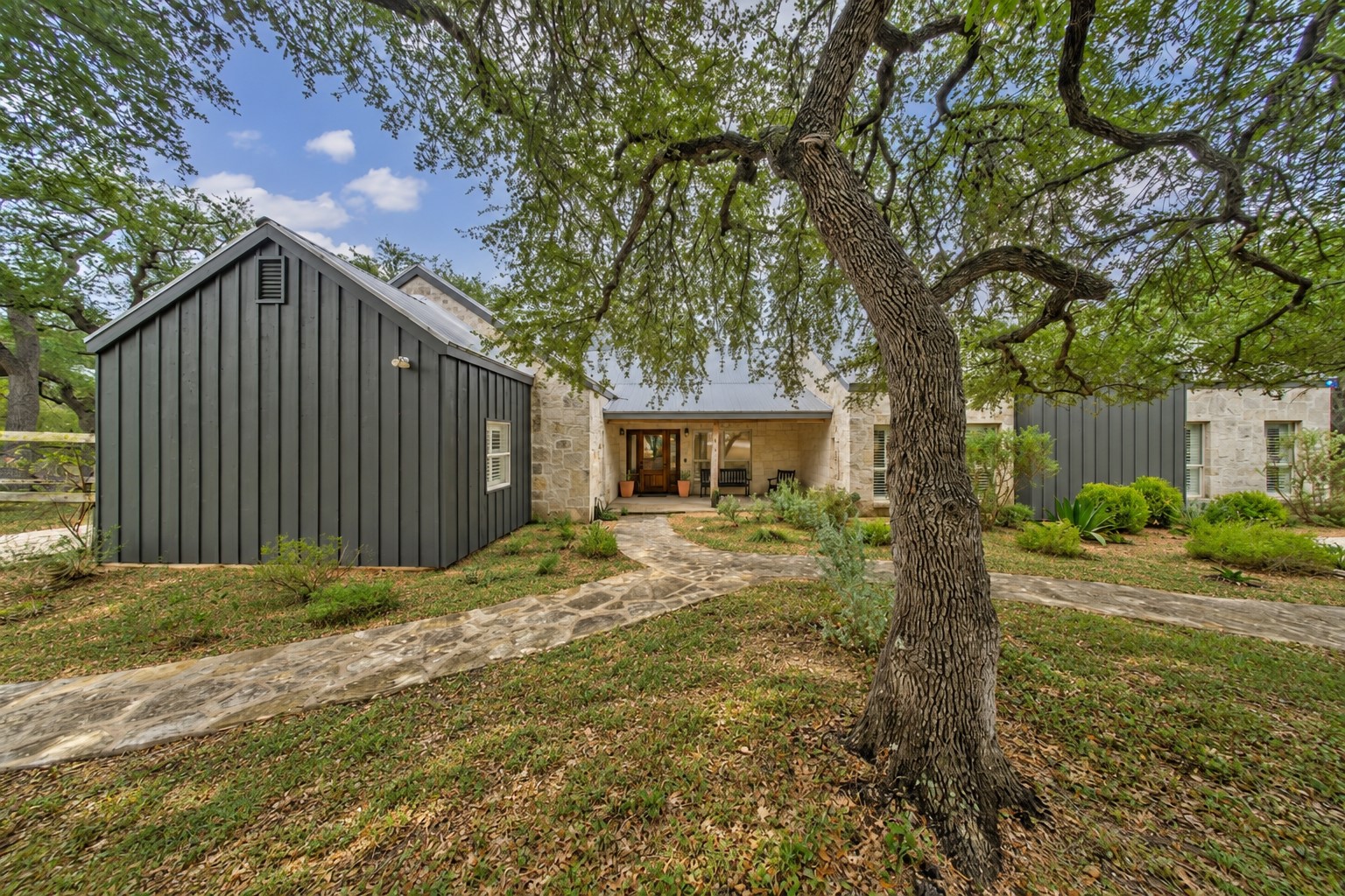 188 Broken Lance Dr — photo