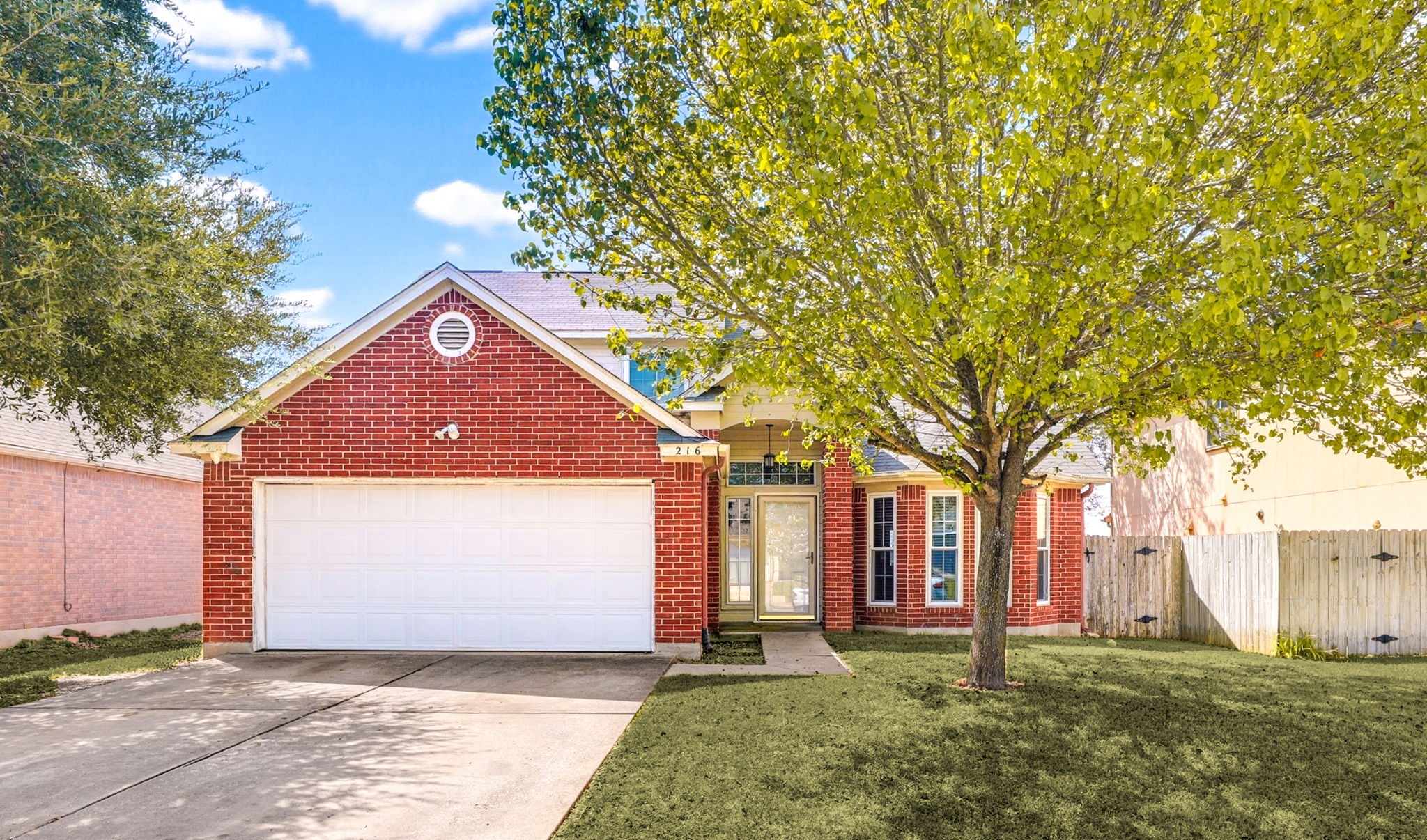 216 Sunshadow Dr — photo