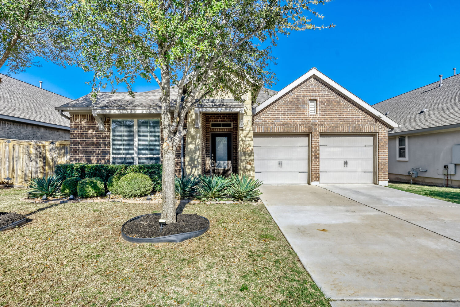 2416 Burberry Ln — photo
