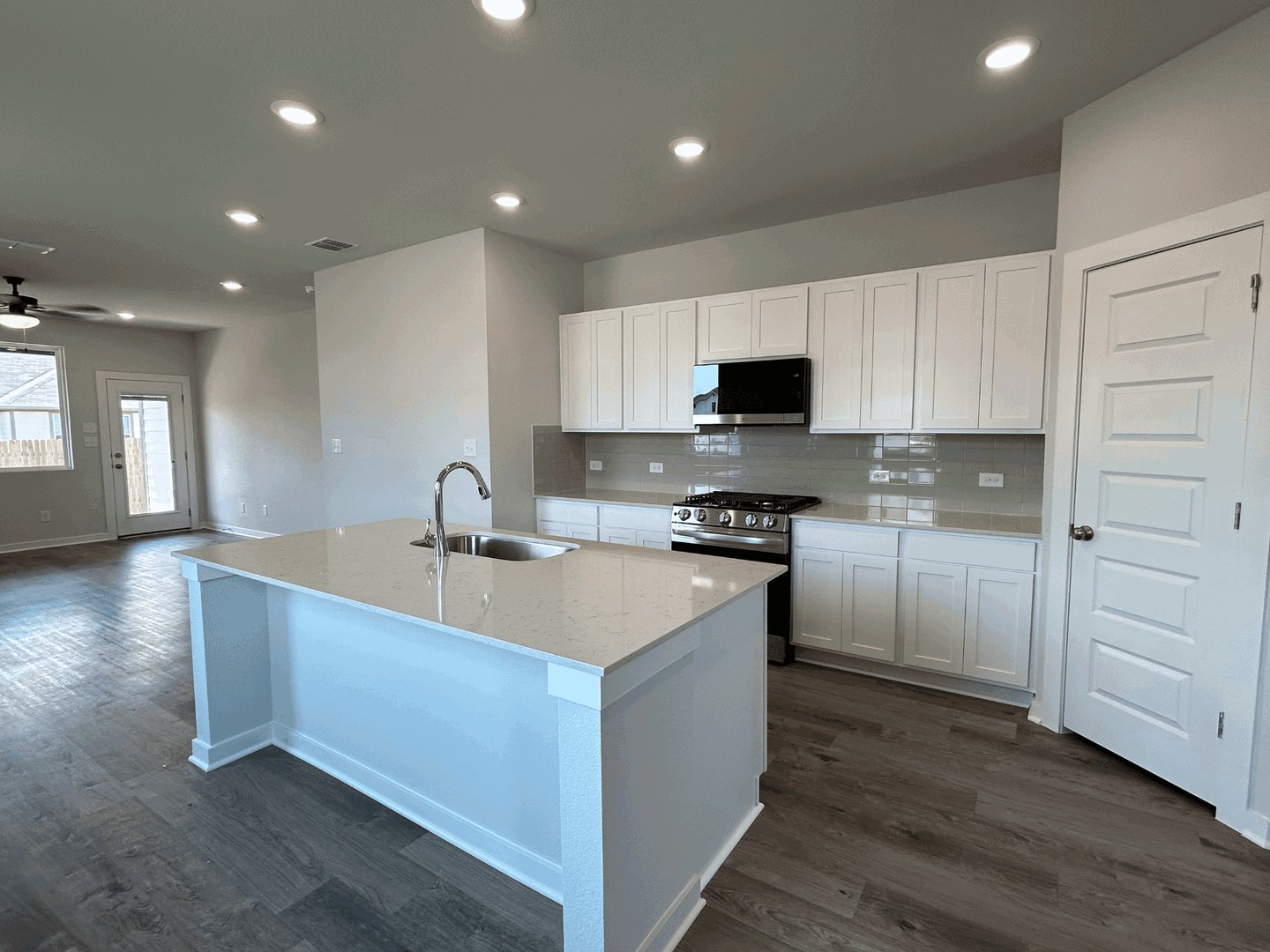 103 Two Bits, Elgin, TX 78621 — photo 3