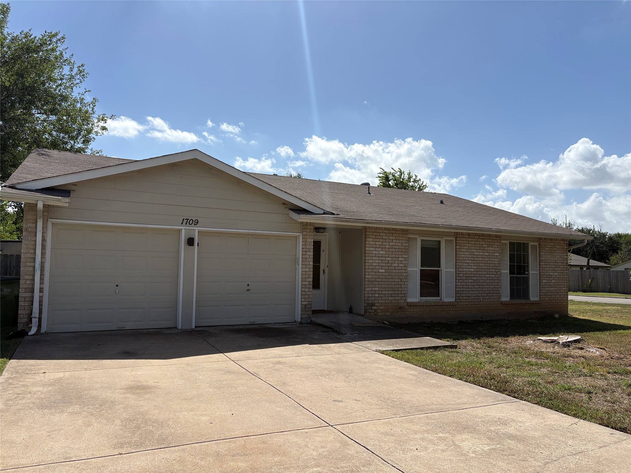 1709 W Mesa Park Dr — photo