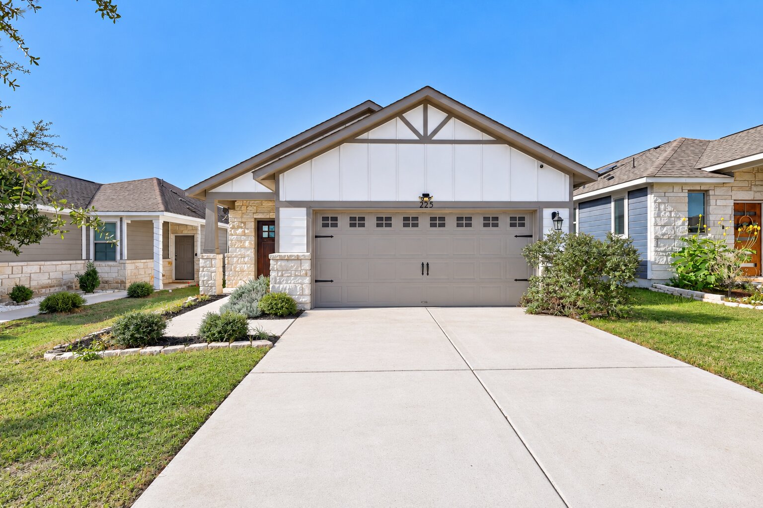 225 Unforgiven Ln — photo