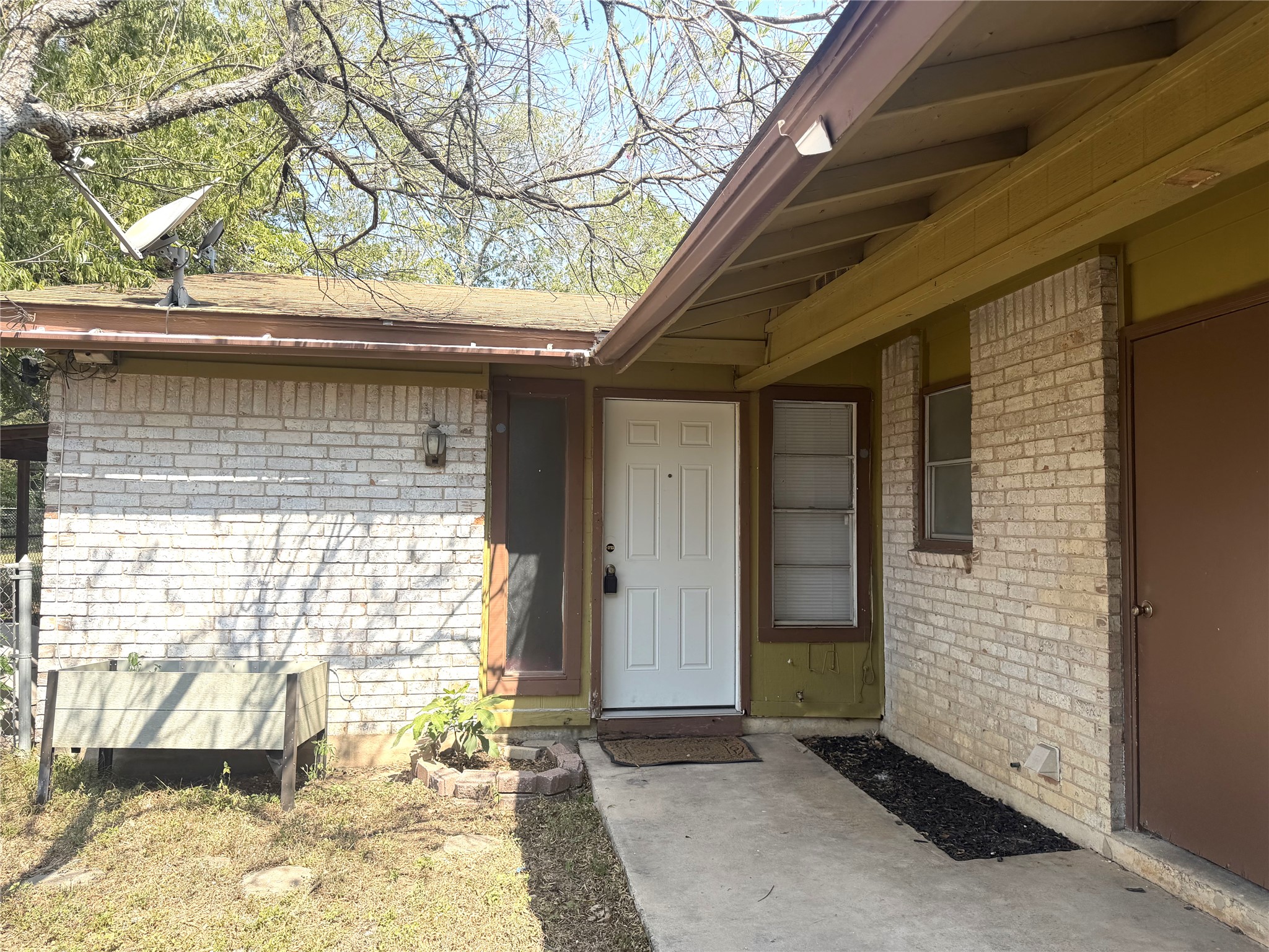 421 Live Oak St — photo
