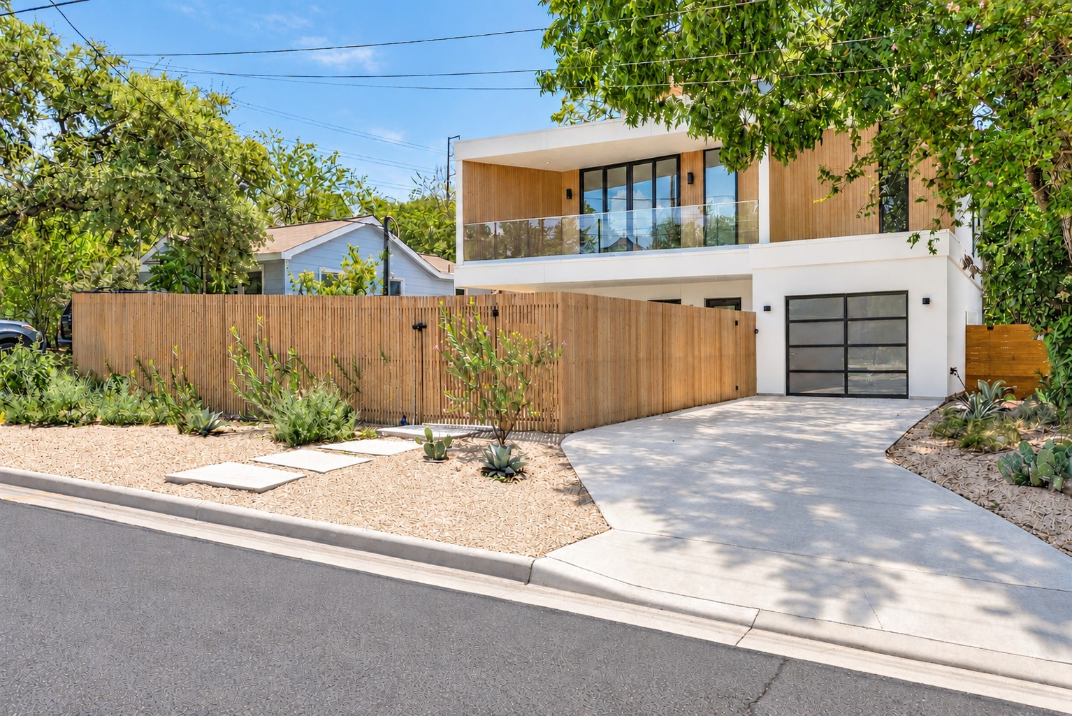 1005 W Johanna St — photo