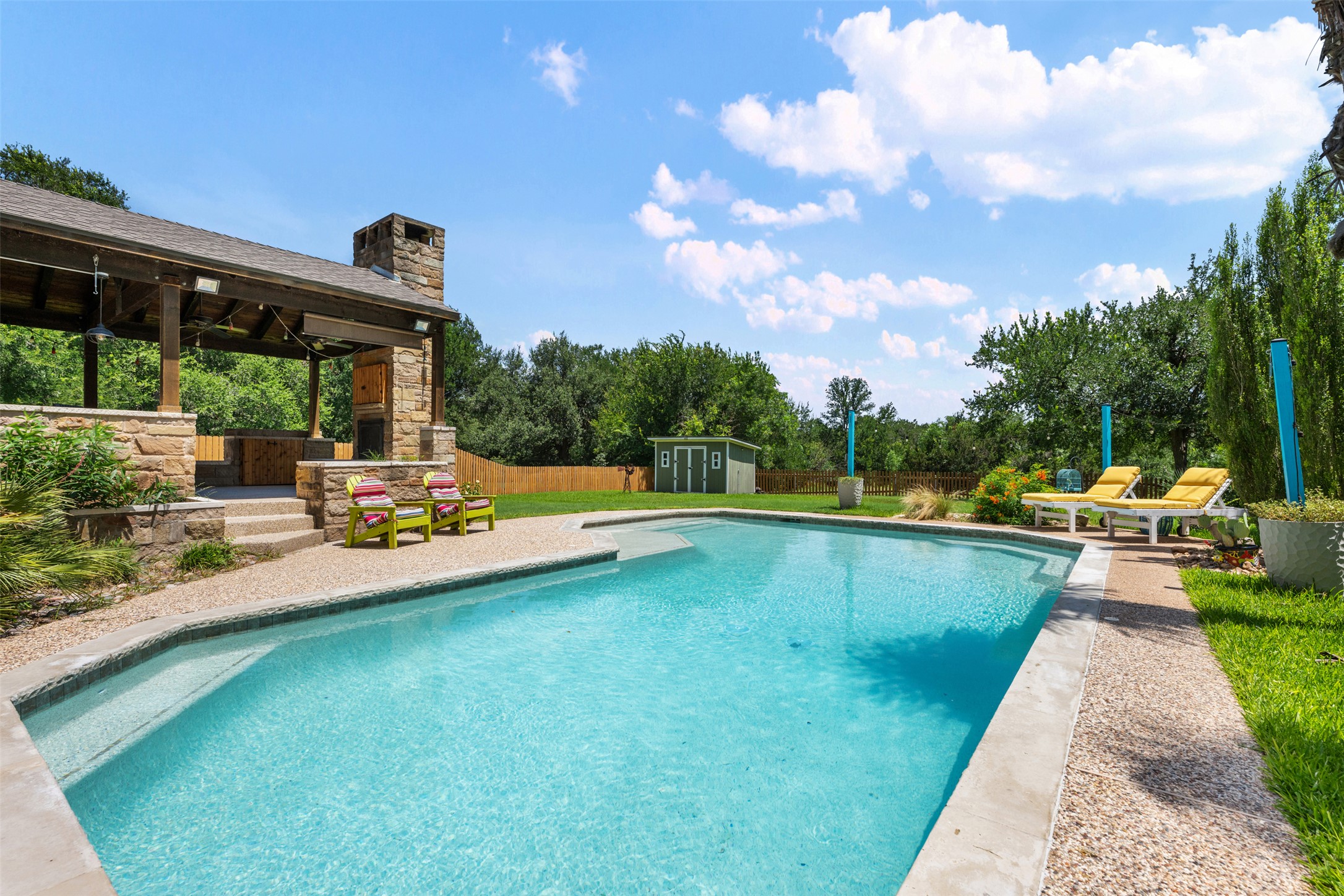 4011 Honey Bear Loop — photo