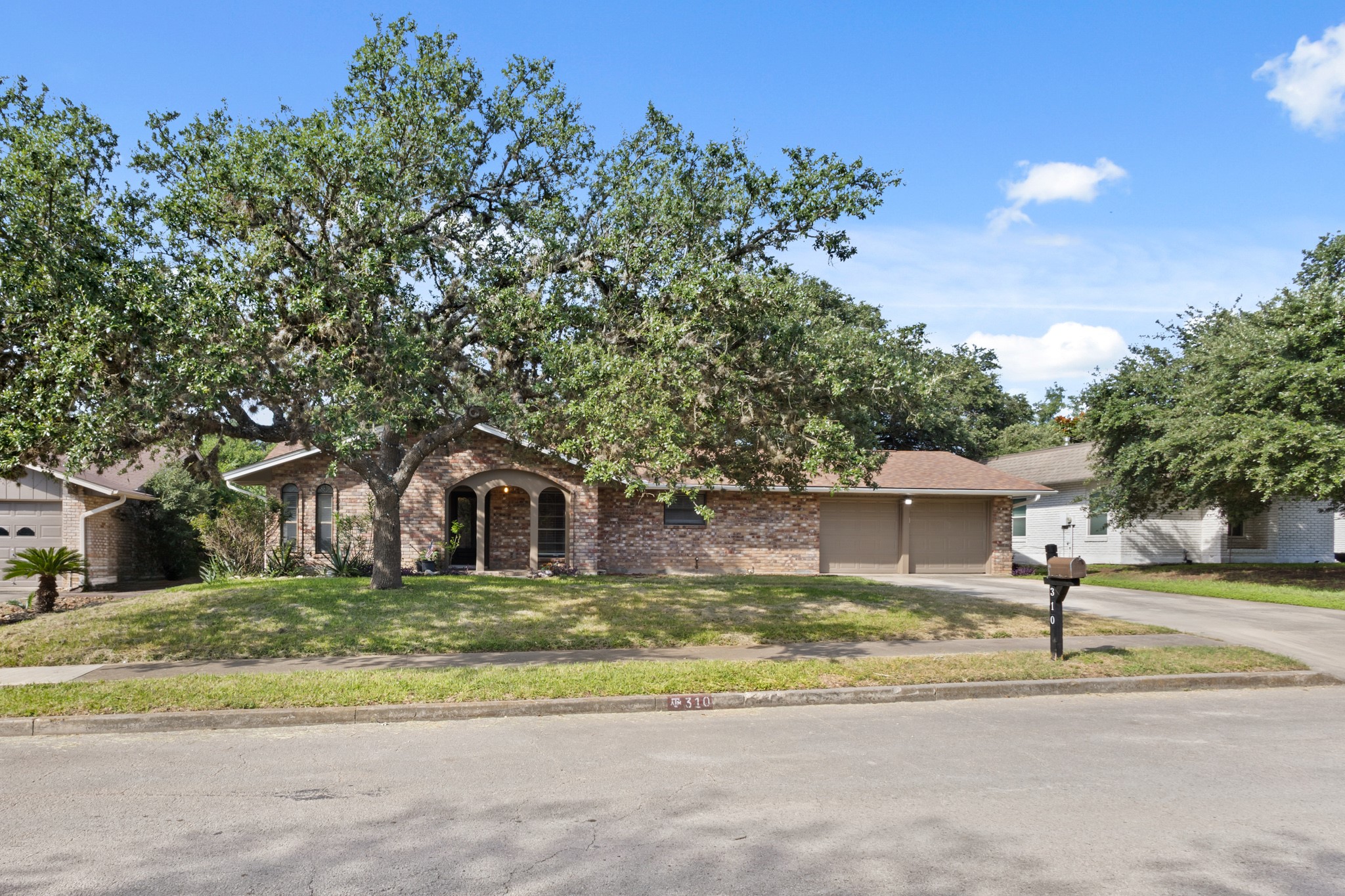 310 De Soto Dr — photo