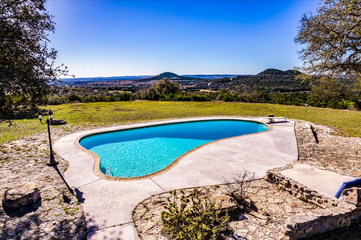 9763 Ranch Road 1623 — photo