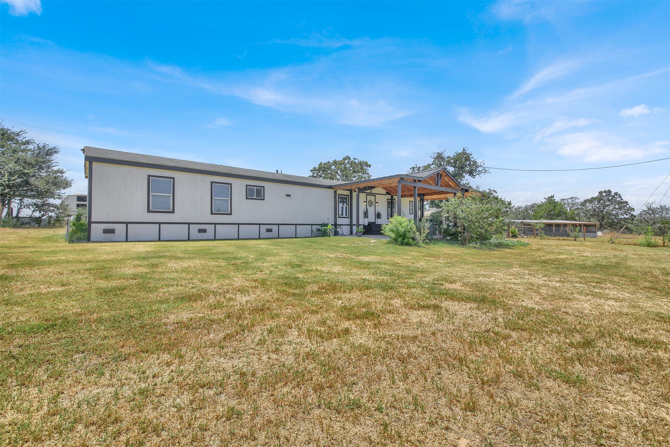 599 County Rd 475 Road, Luling TX 78648 — photo 2