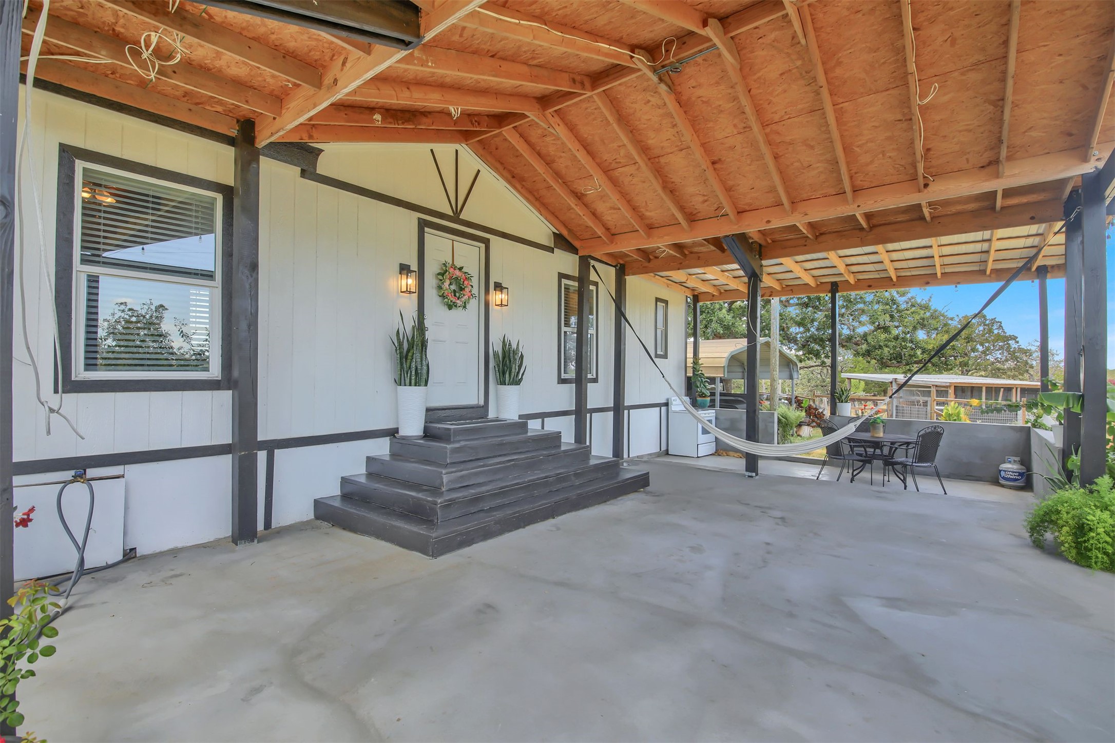 599 County Rd 475 Road, Luling TX 78648 — photo 3