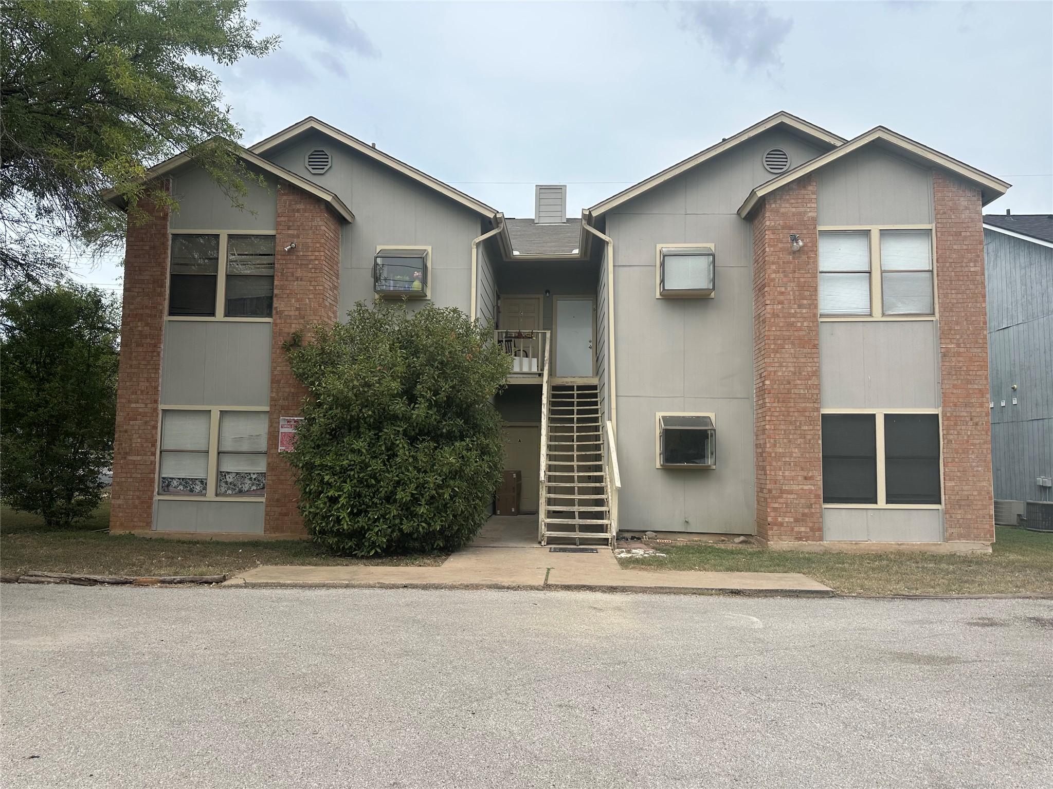 2425 W Slaughter Ln Unit B — photo