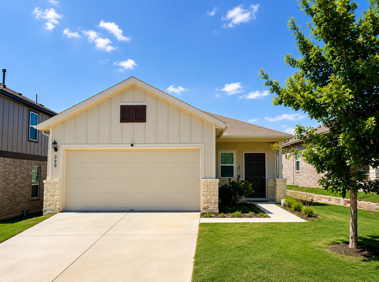 220 Pepperbark Loop — photo