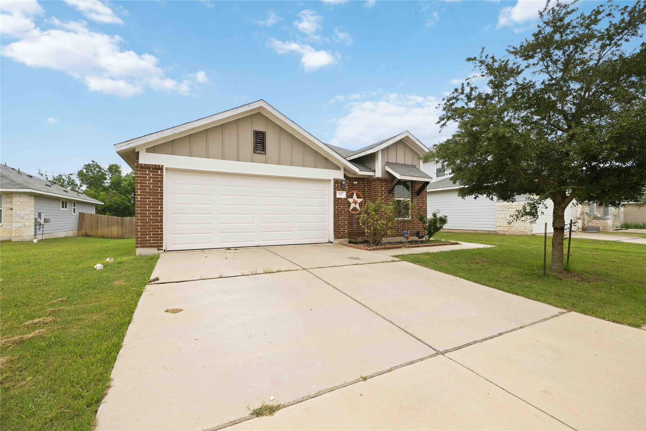 107 Saranac Dr — photo