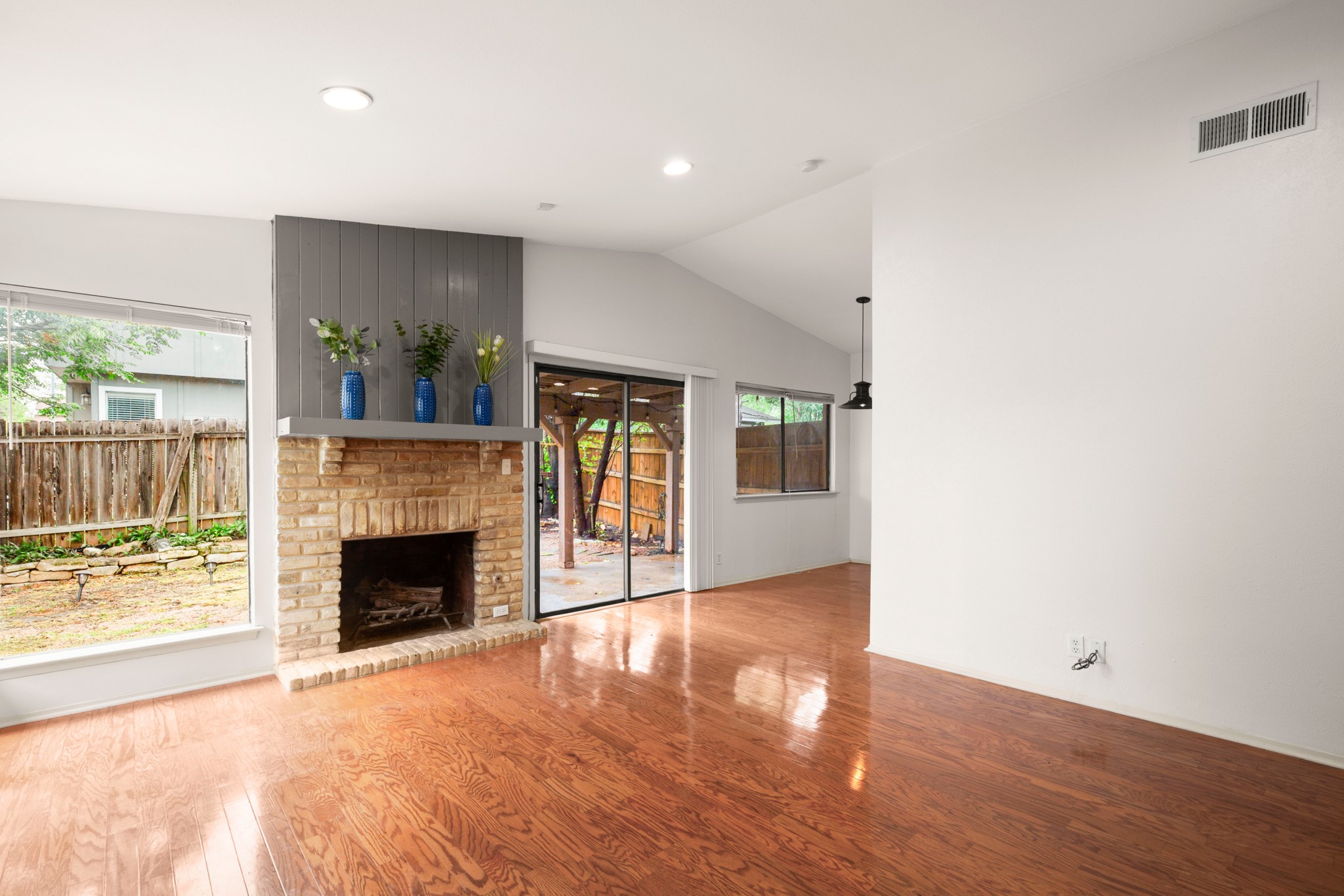 9001 Parkfield Dr B — photo
