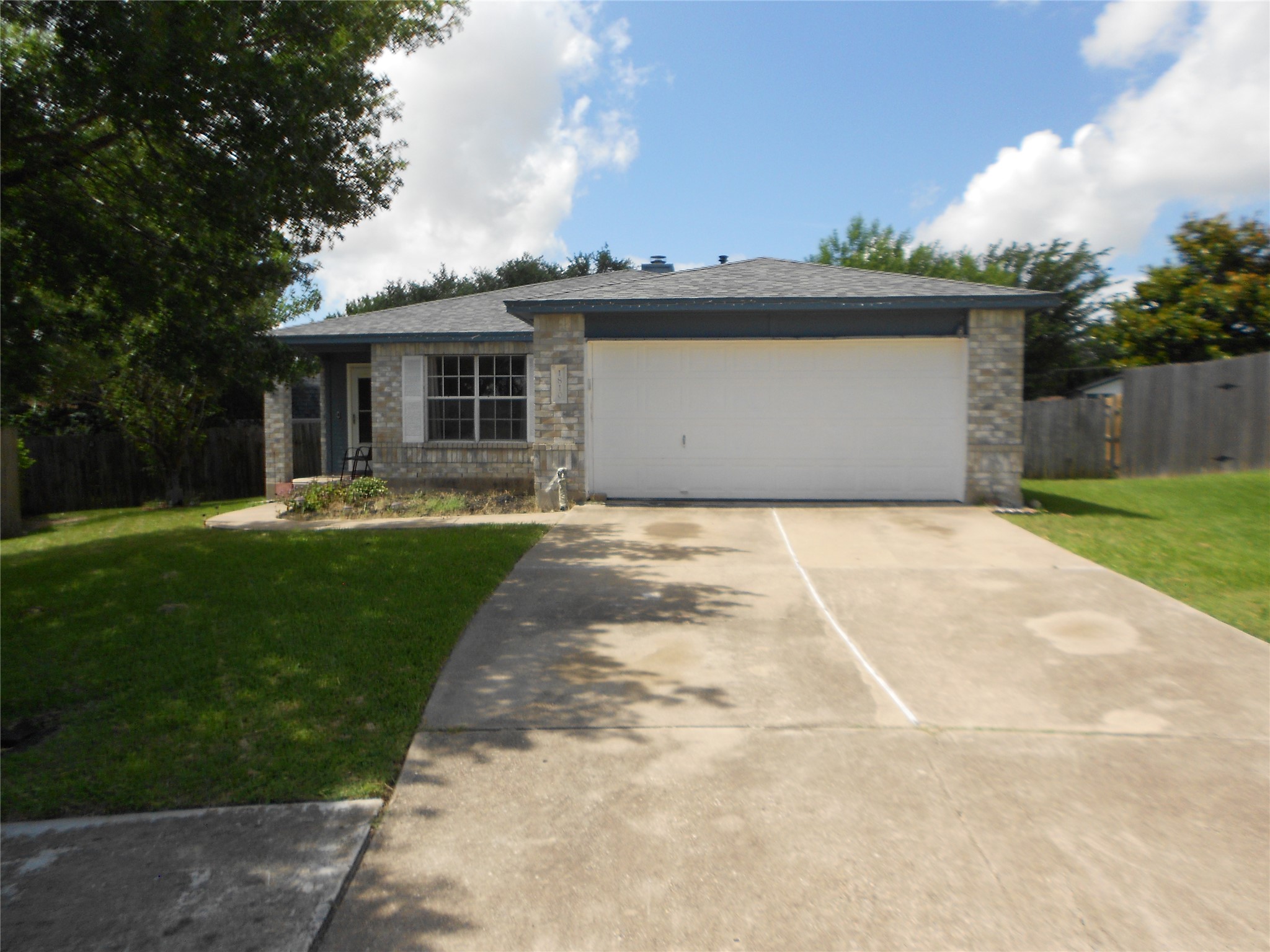 1810 Courtney CV — photo