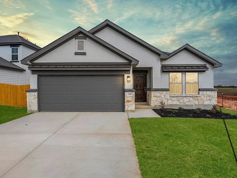 145 Arena Dr — photo