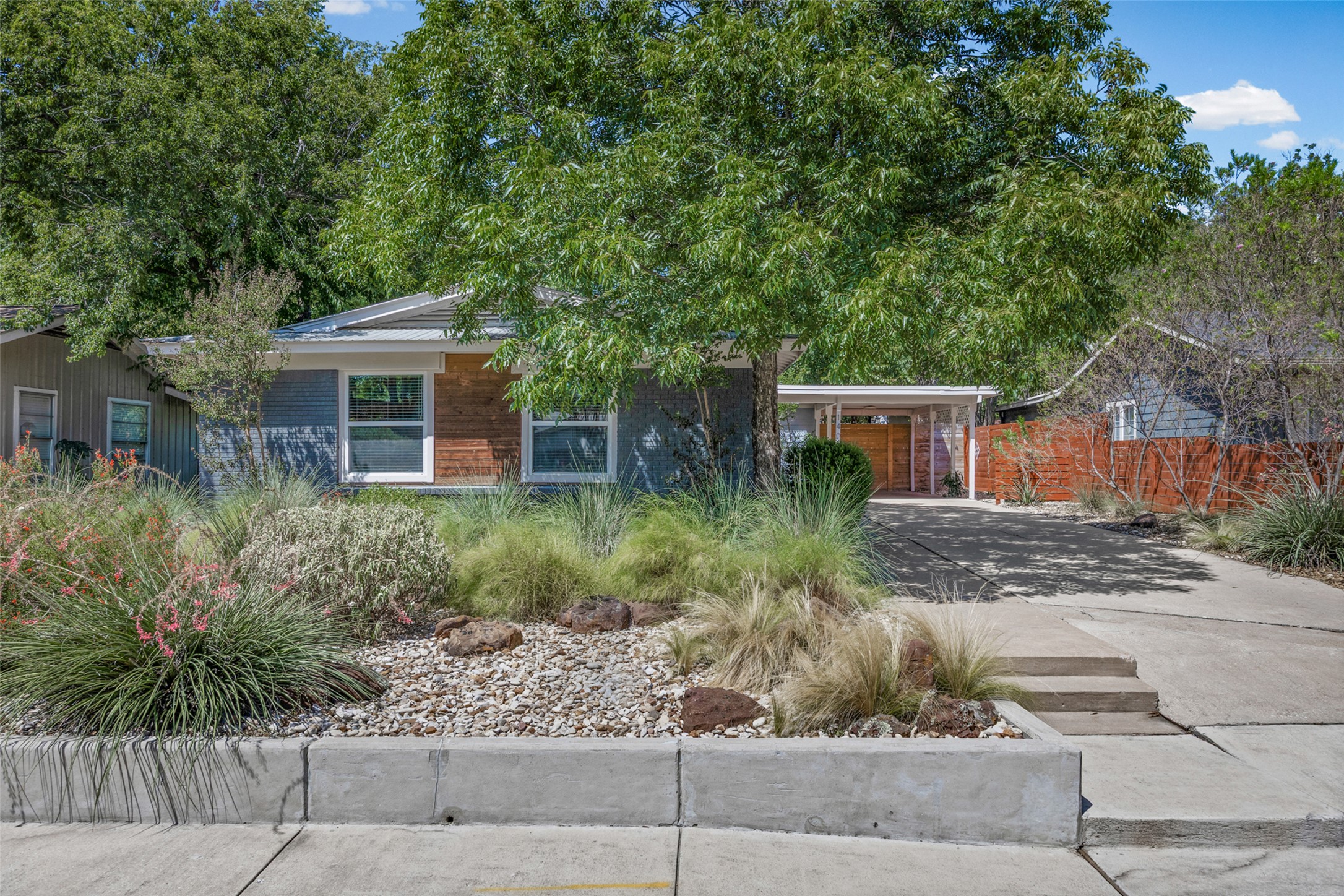 1400 Westmoor Dr — photo