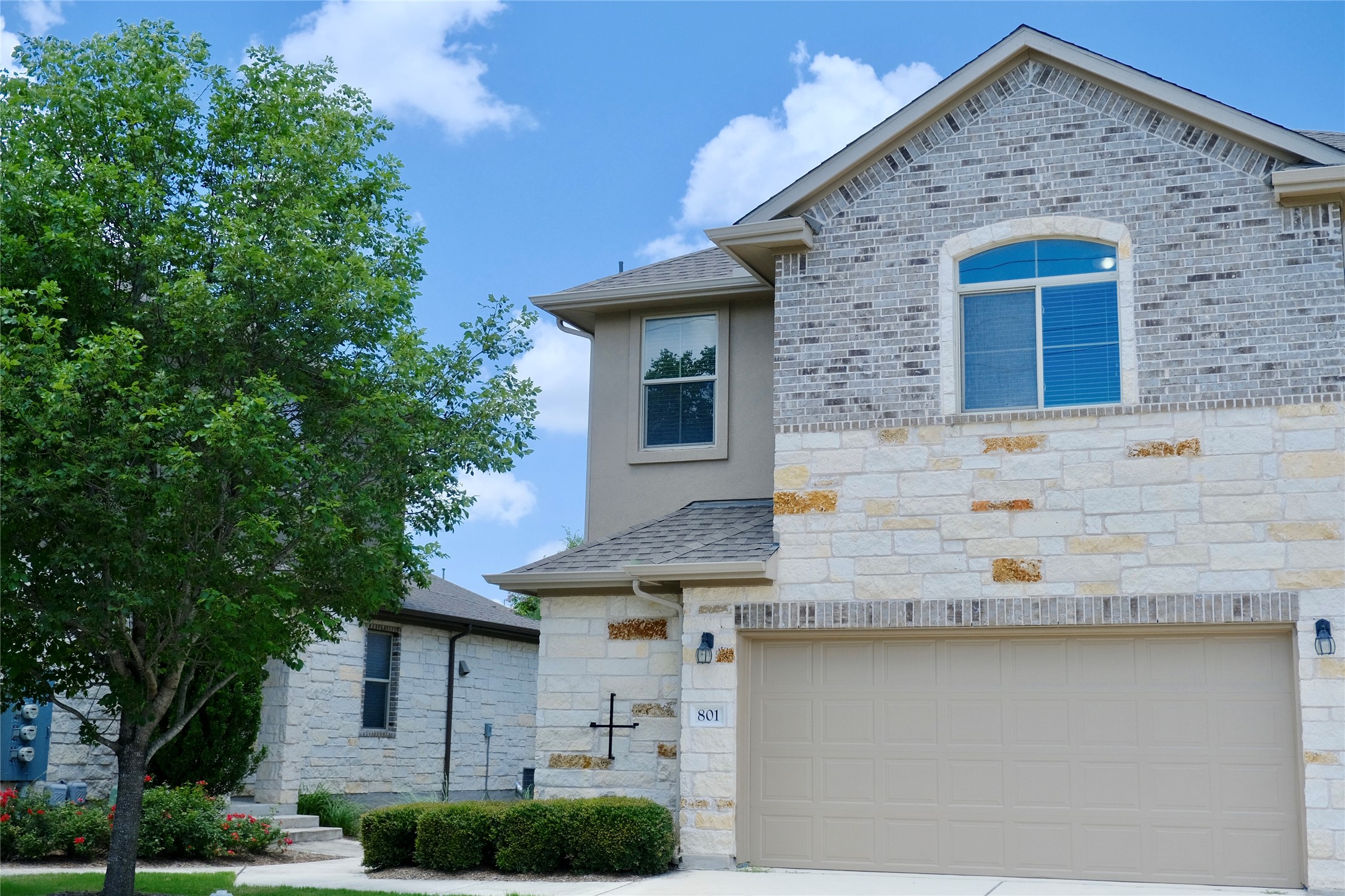2880 Donnell Dr 801 — photo