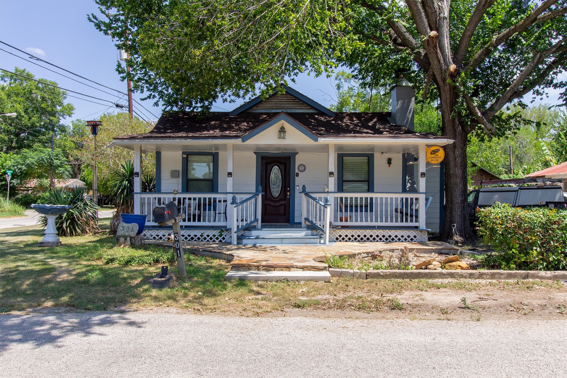 301 Holly Ave — photo